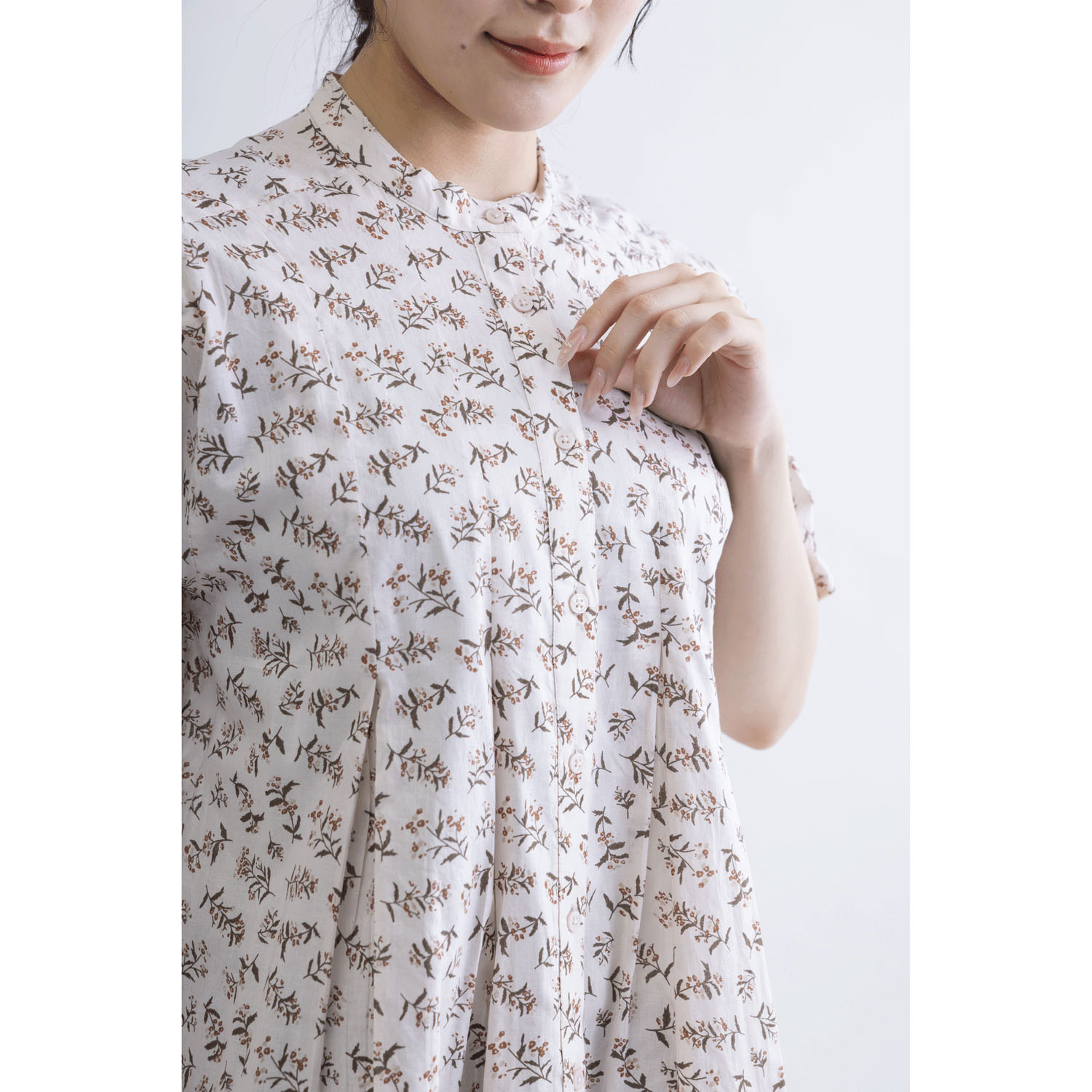 花柄フロントタック5分袖前開きブラウス - 画像10