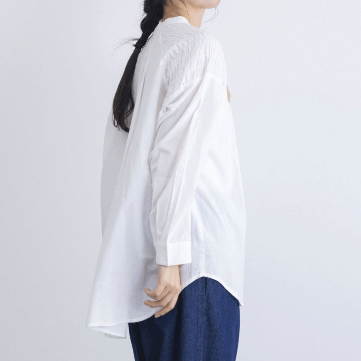 肩シャーリング無地シャツブラウス - 画像3