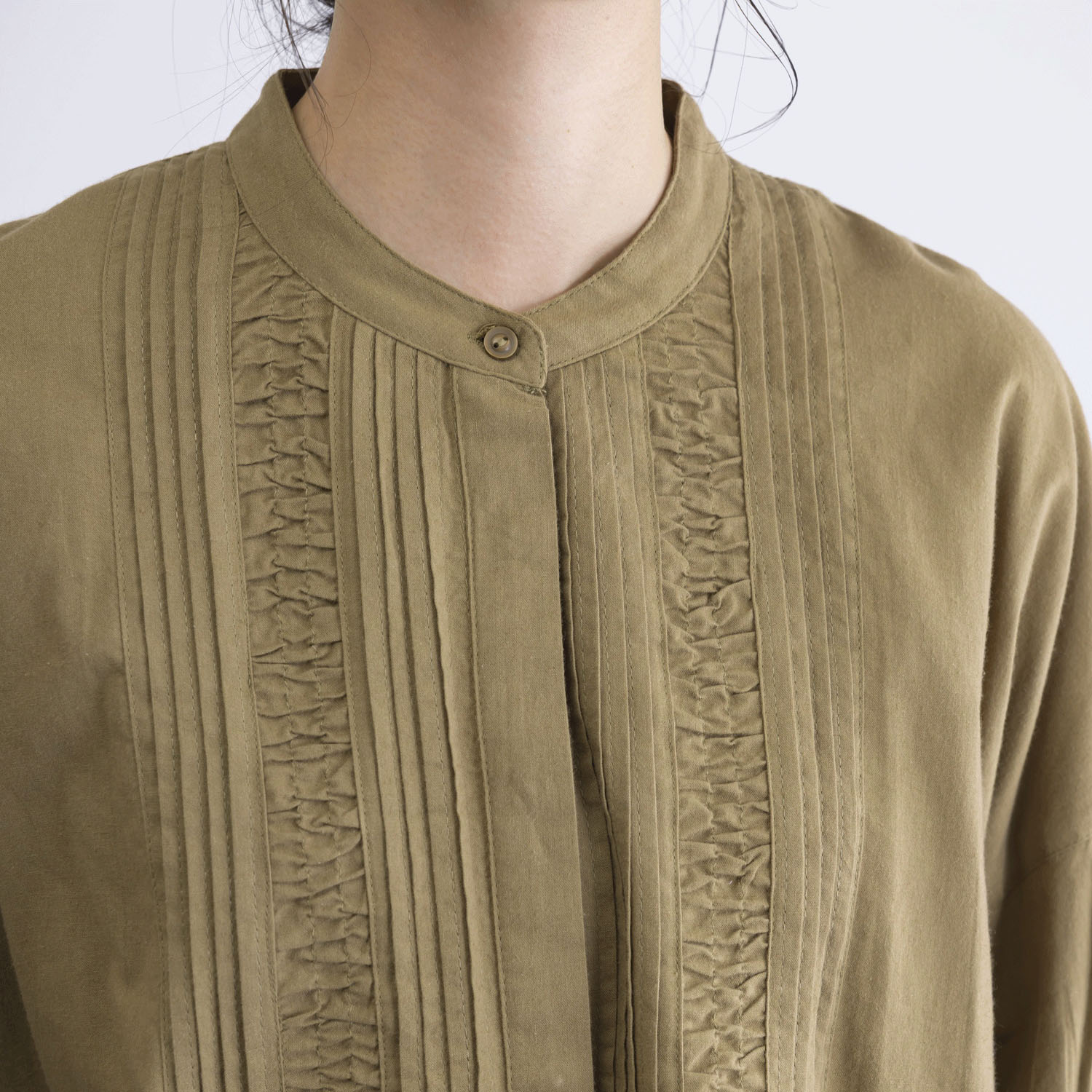 胸元シャーリング＆ピンタックブラウス - 画像10