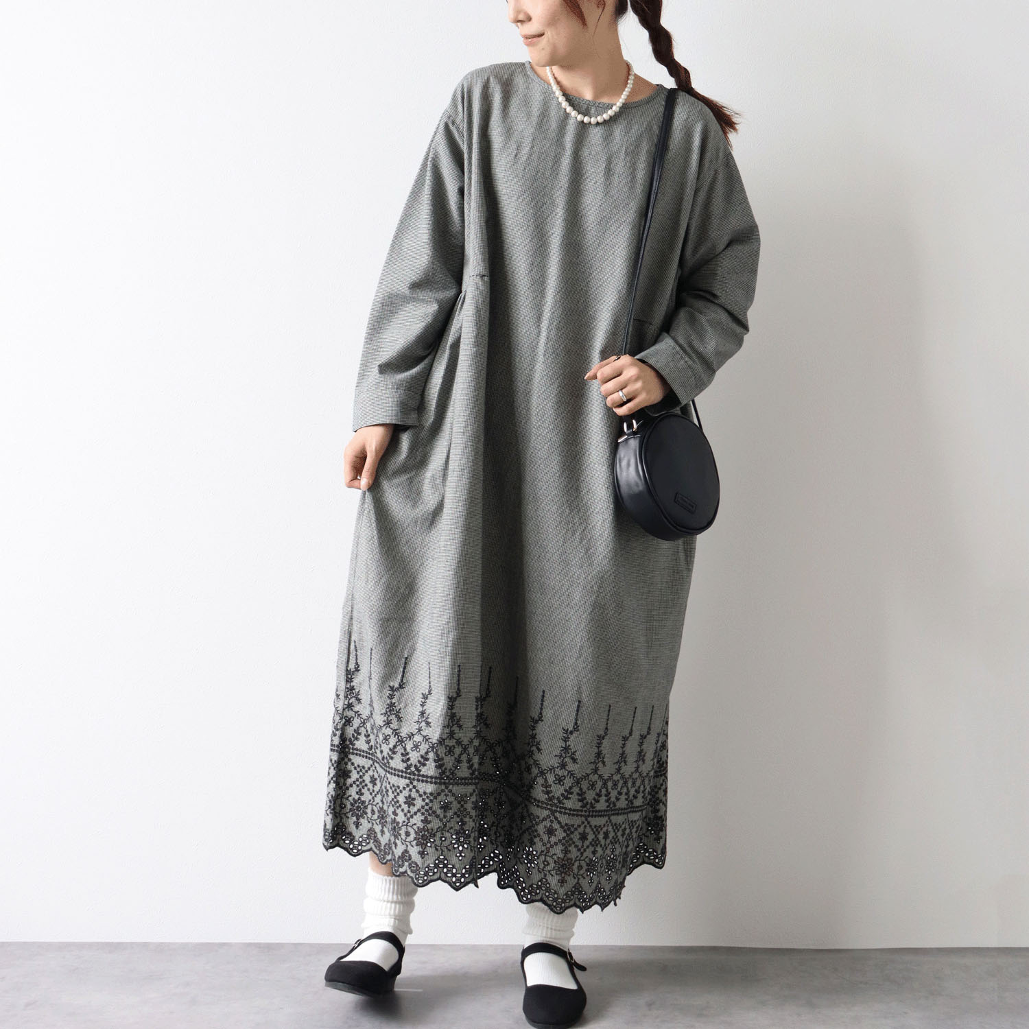 ノンノ 布帛綿麻＋裾パネル刺繍ワンピース - 画像2