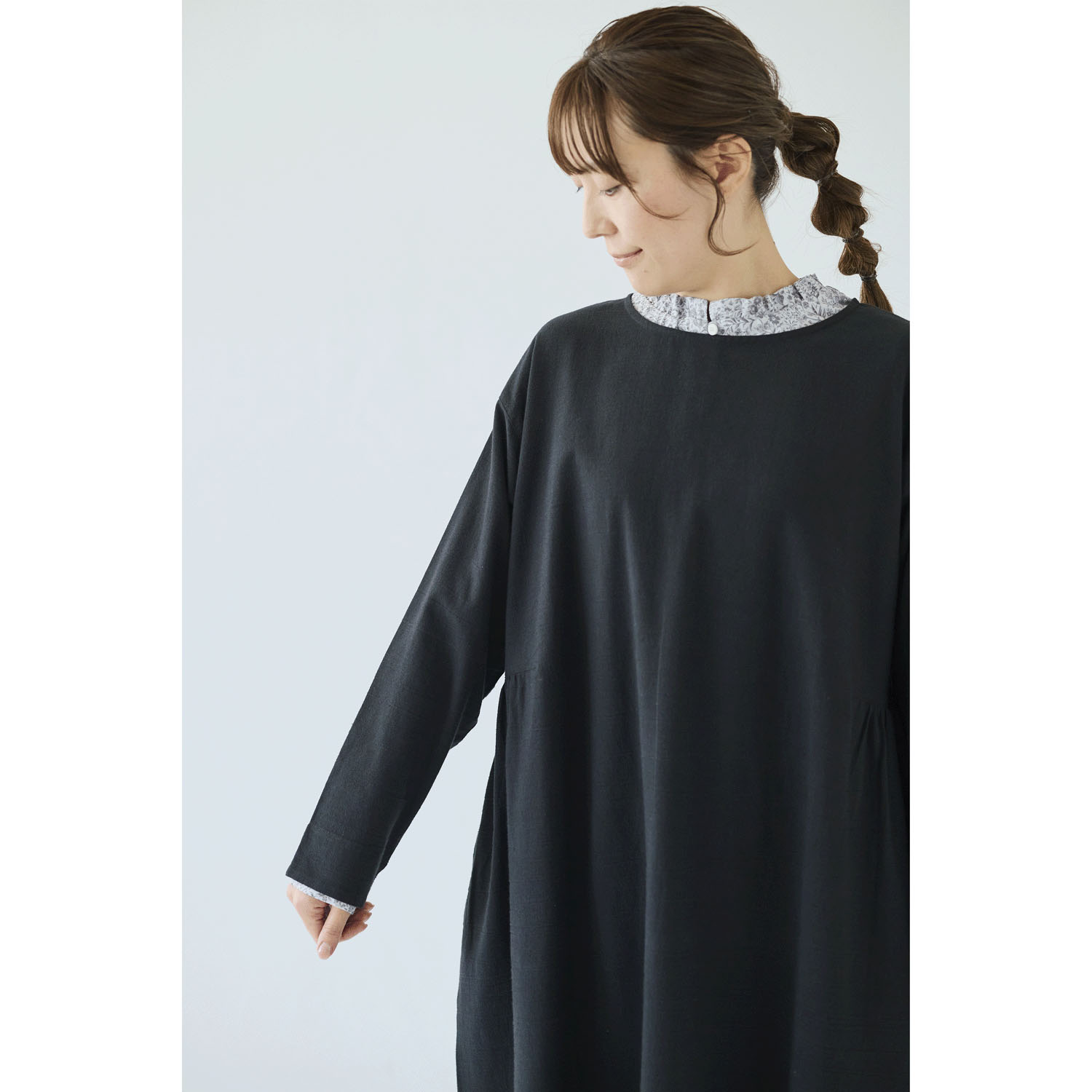 ノンノ 布帛綿麻＋裾パネル刺繍ワンピース - 画像16