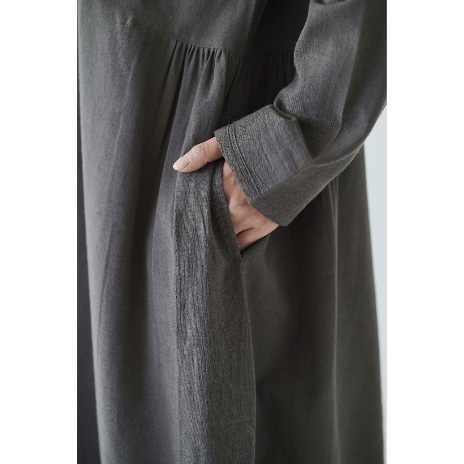 ノンノ 布帛綿麻＋裾パネル刺繍ワンピース - 画像9