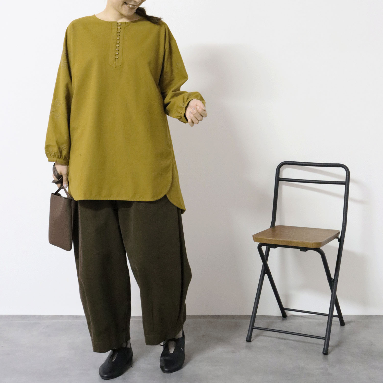 cloudnine ノンノ  先染コットンフランネル無地 裾前後差つき 袖刺繍チュニック