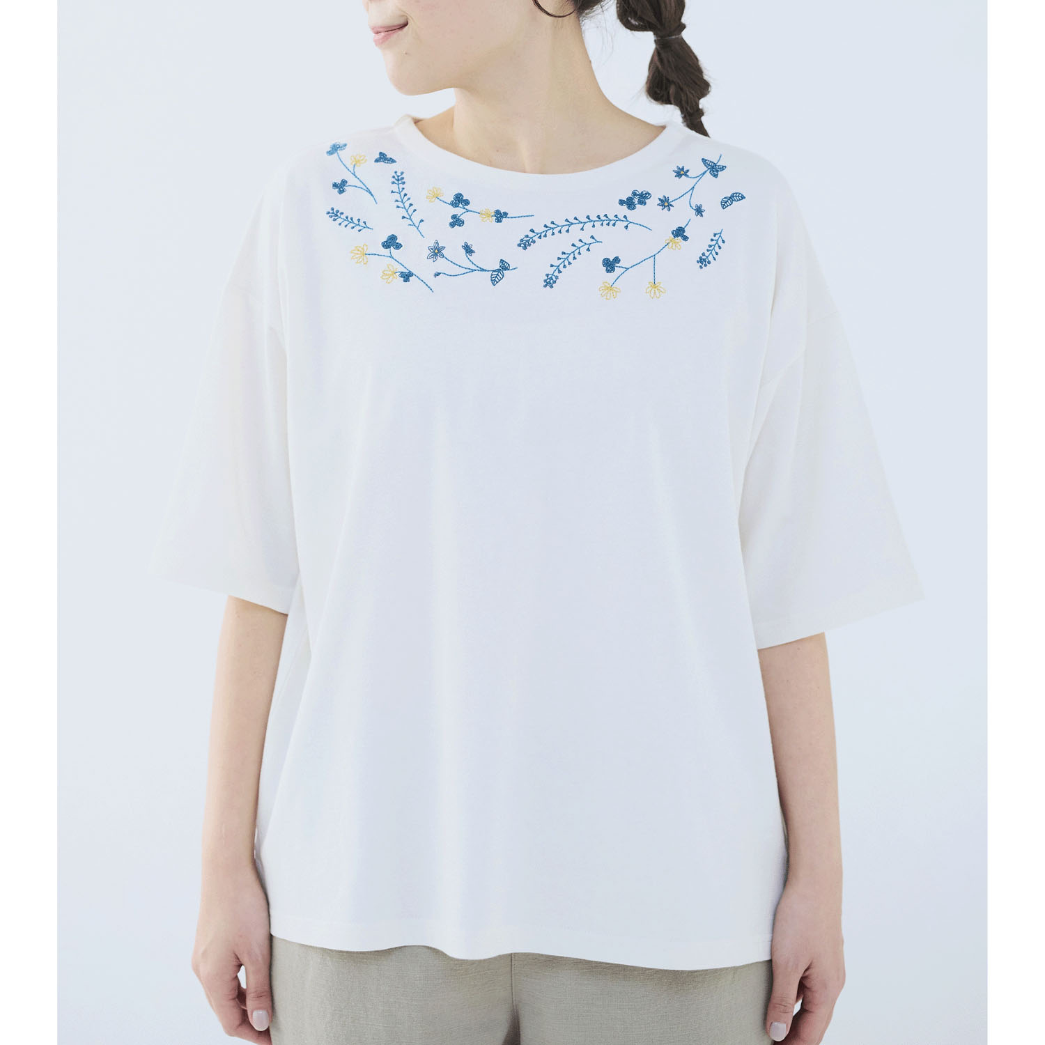 ノンノ カットソー コットン天竺無地＋花柄刺繍