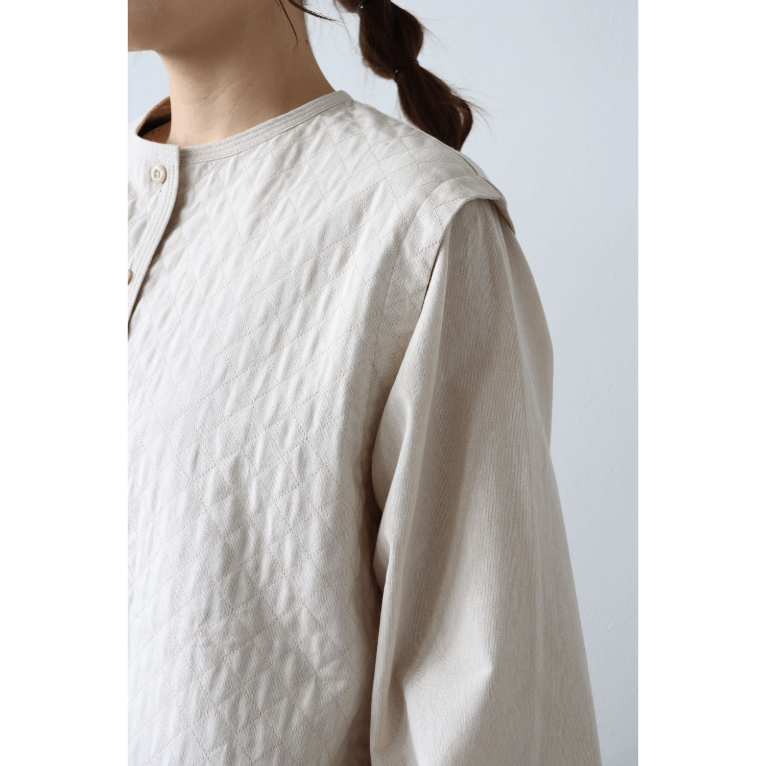 ノンノ コットン布帛キルティングステッチ入りブラウス - 画像6