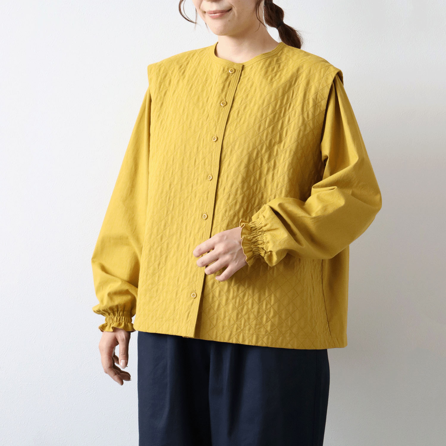ノンノ コットン布帛キルティングステッチ入りブラウス
