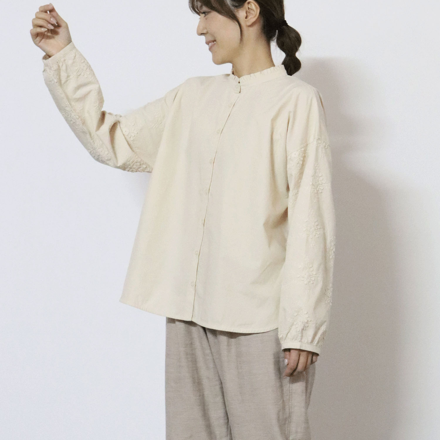 cloudnine ノンノ 襟フリル付き刺繍入りブラウス - 画像6