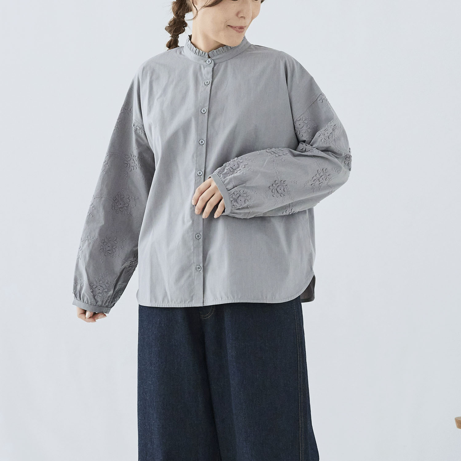 cloudnine ノンノ 襟フリル付き刺繍入りブラウス