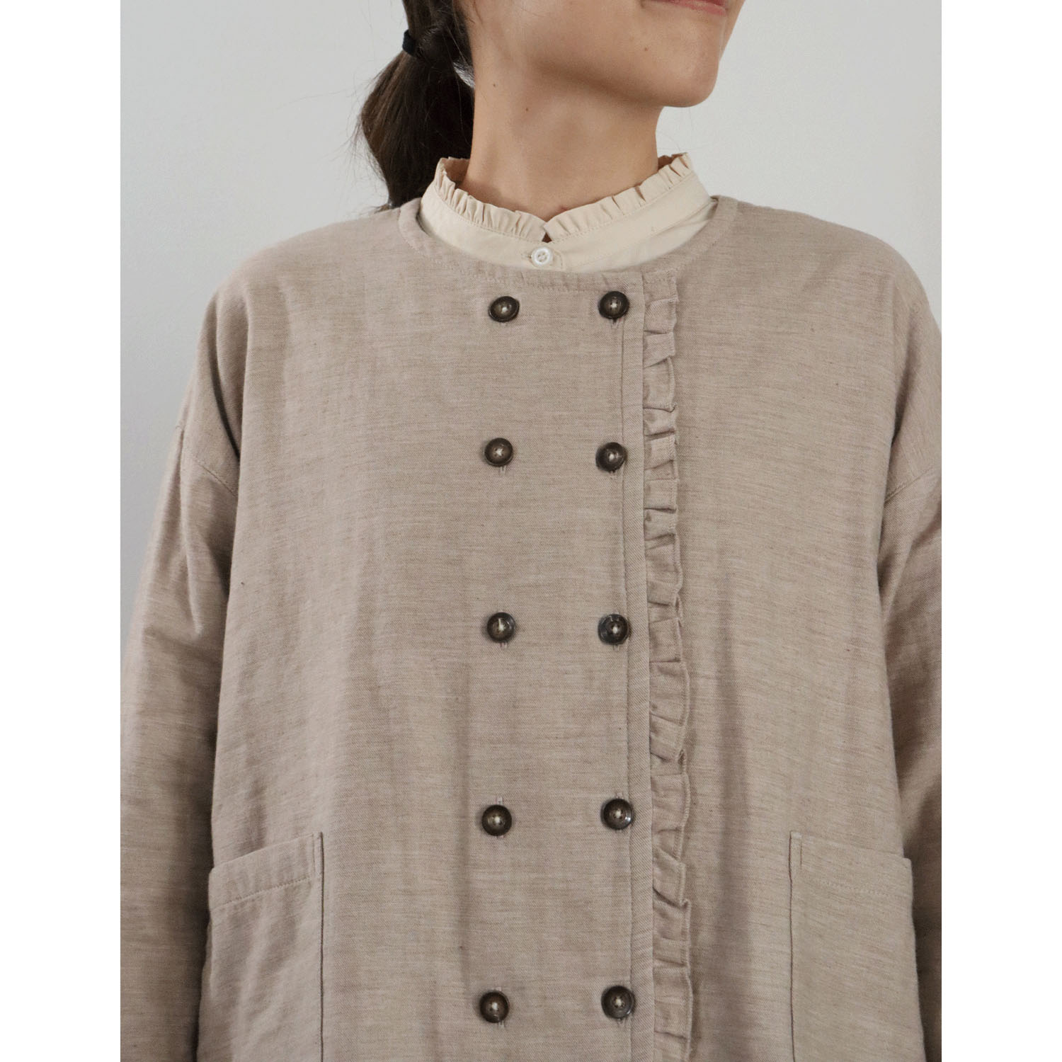 cloudnine ノンノ 前開きフリル付きダブルボタンジャケット - 画像5