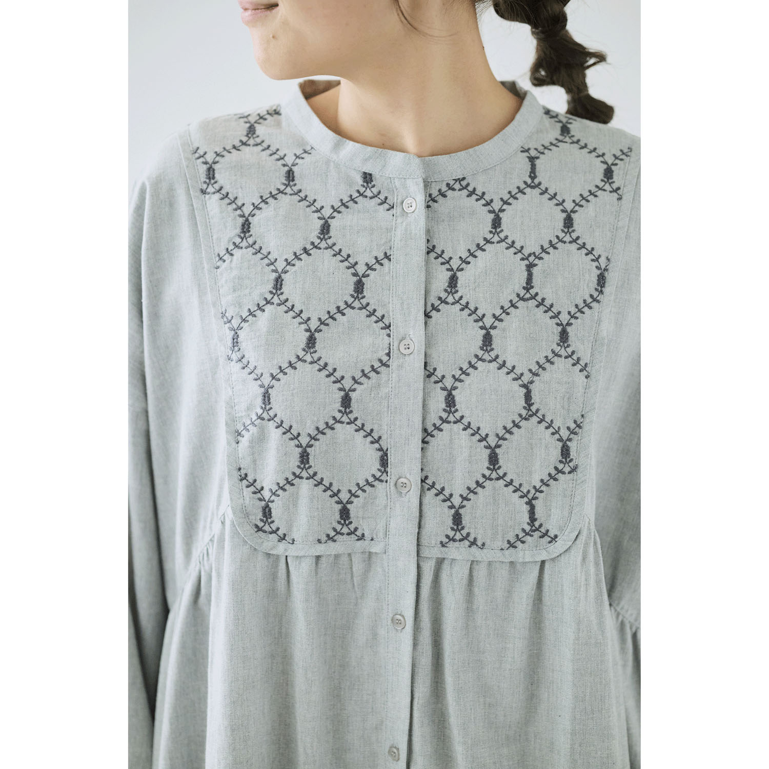 cloudnine ノンノ 綿麻刺繍切替前開きワンピース - 画像5