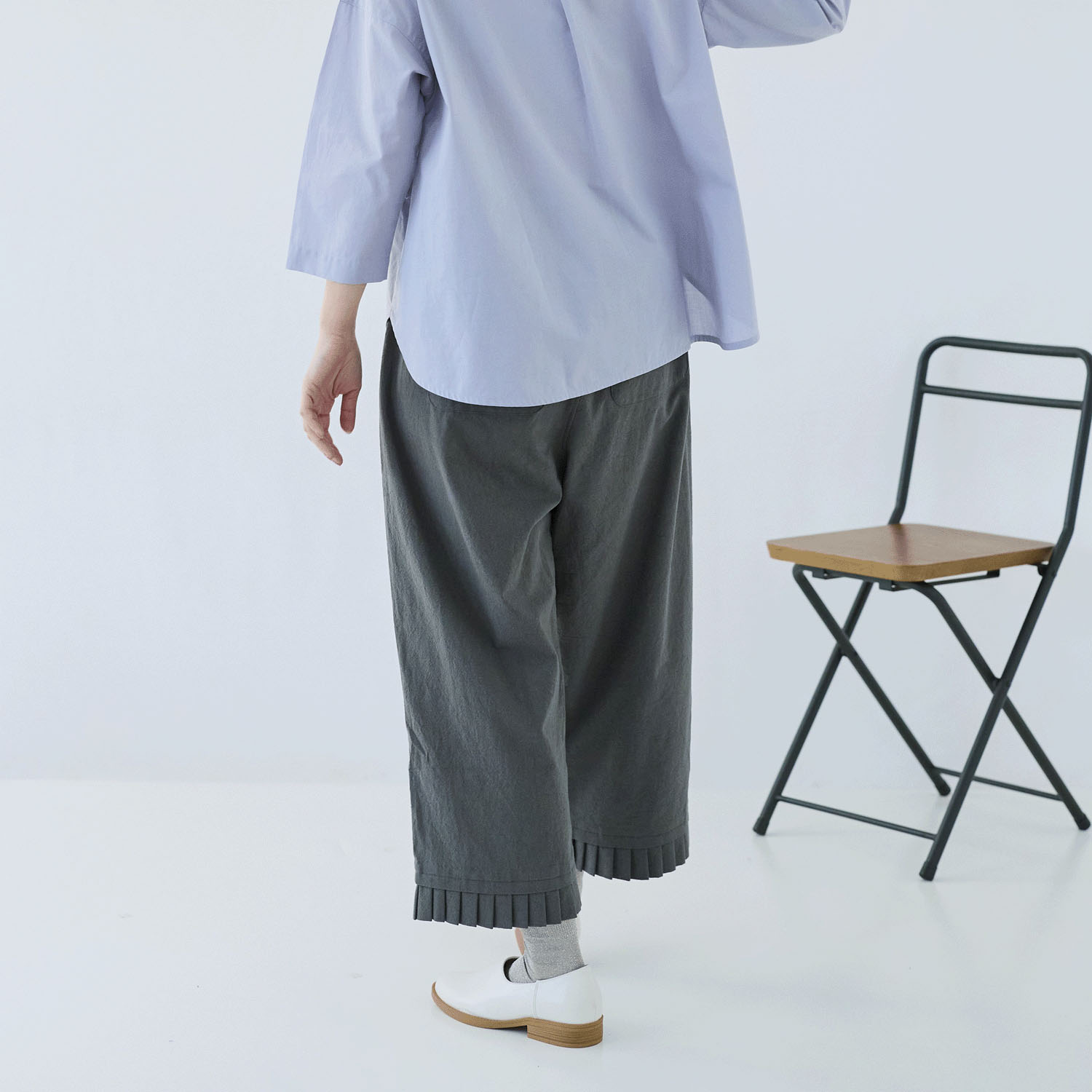 cloudnine ノンノ  先染め綿麻無地 裾タックフリル 9分丈パンツ - 画像2