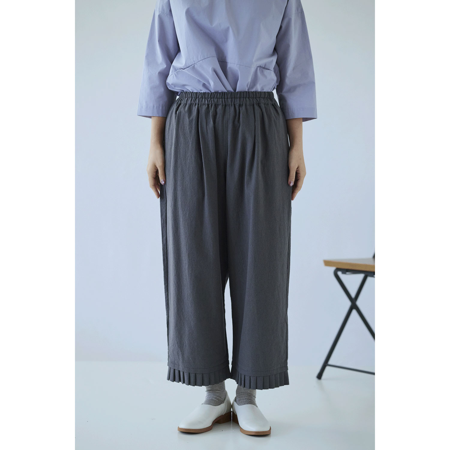 cloudnine ノンノ  先染め綿麻無地 裾タックフリル 9分丈パンツ - 画像3