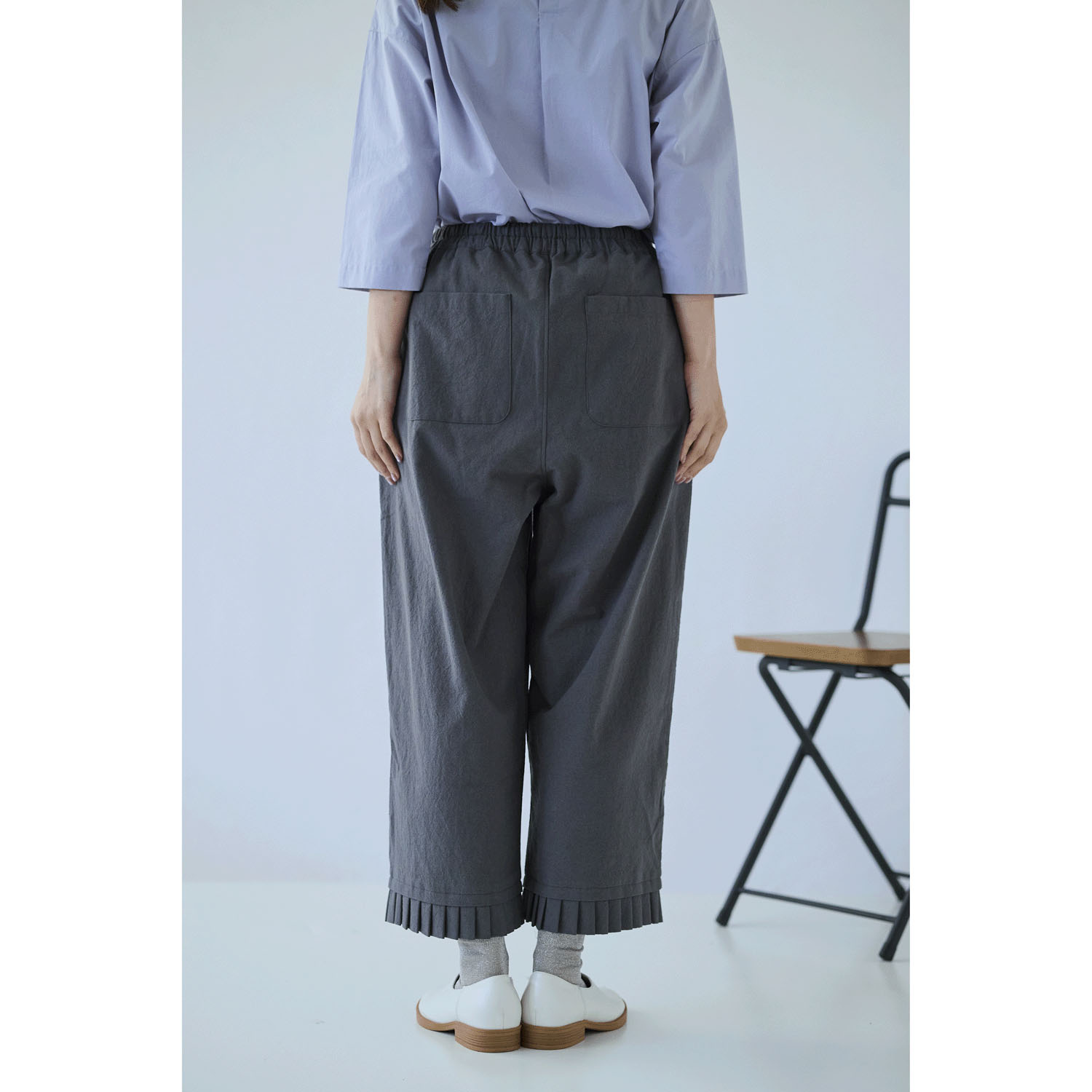 cloudnine ノンノ  先染め綿麻無地 裾タックフリル 9分丈パンツ - 画像5