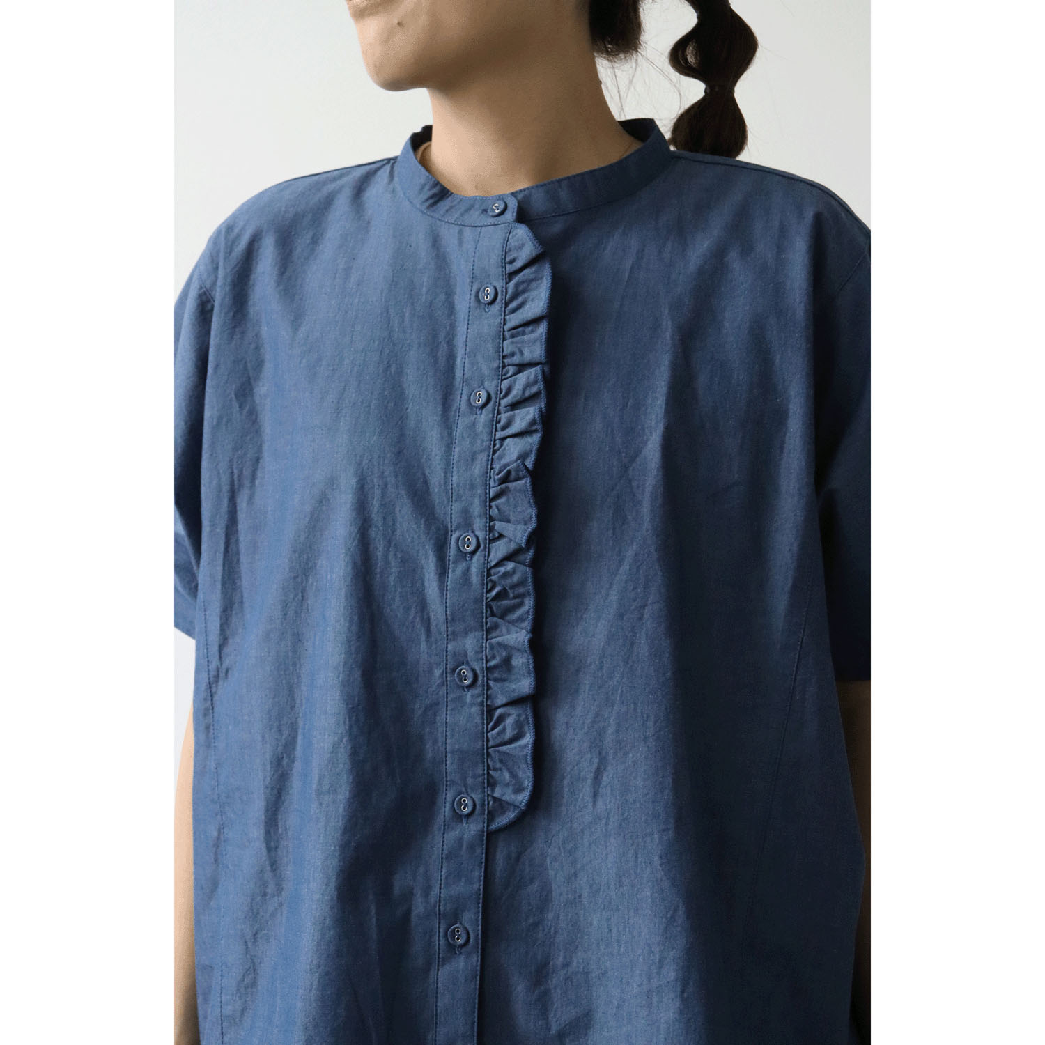 cloudnine ノンノ 3．5ozカラーデニム前立てフリルブラウス - 画像14