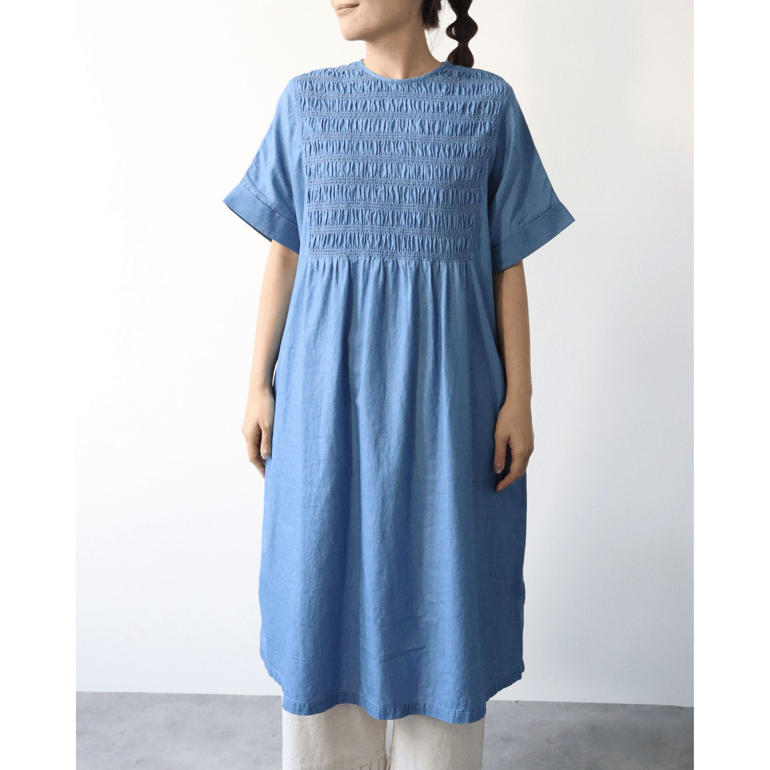 cloudnine ノンノ 3．5ozデニム スモッキング刺繍ワンピース - 画像12