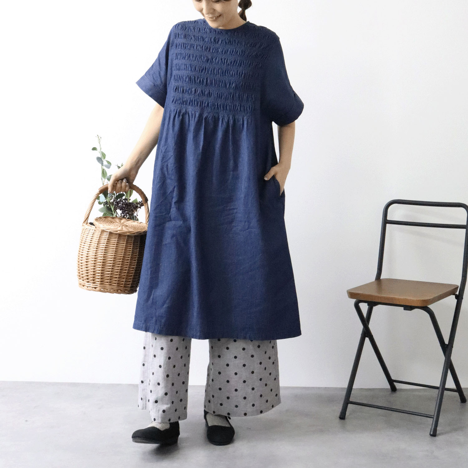 cloudnine ノンノ 3．5ozデニム スモッキング刺繍ワンピース - 画像16