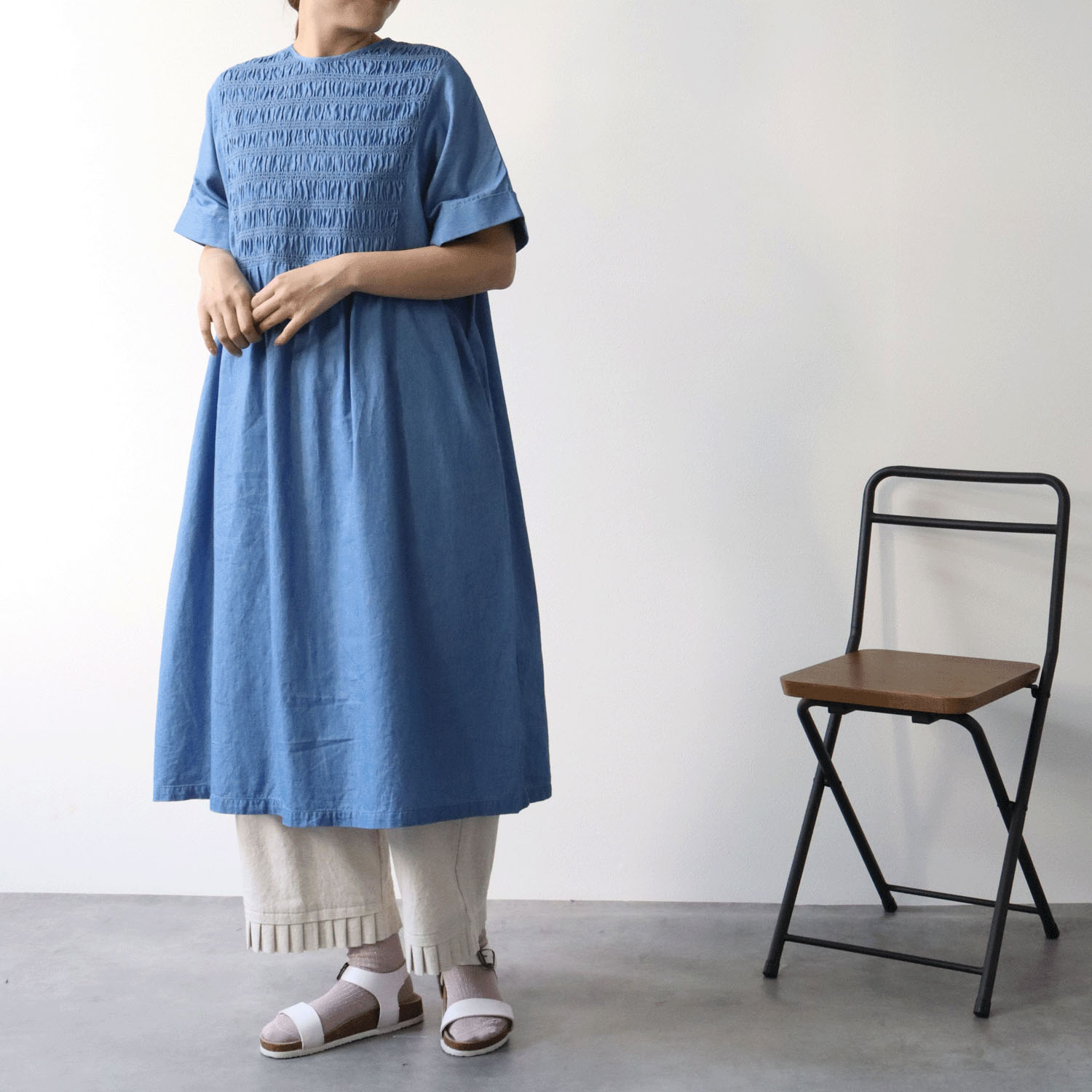 cloudnine ノンノ 3．5ozデニム スモッキング刺繍ワンピース - 画像8