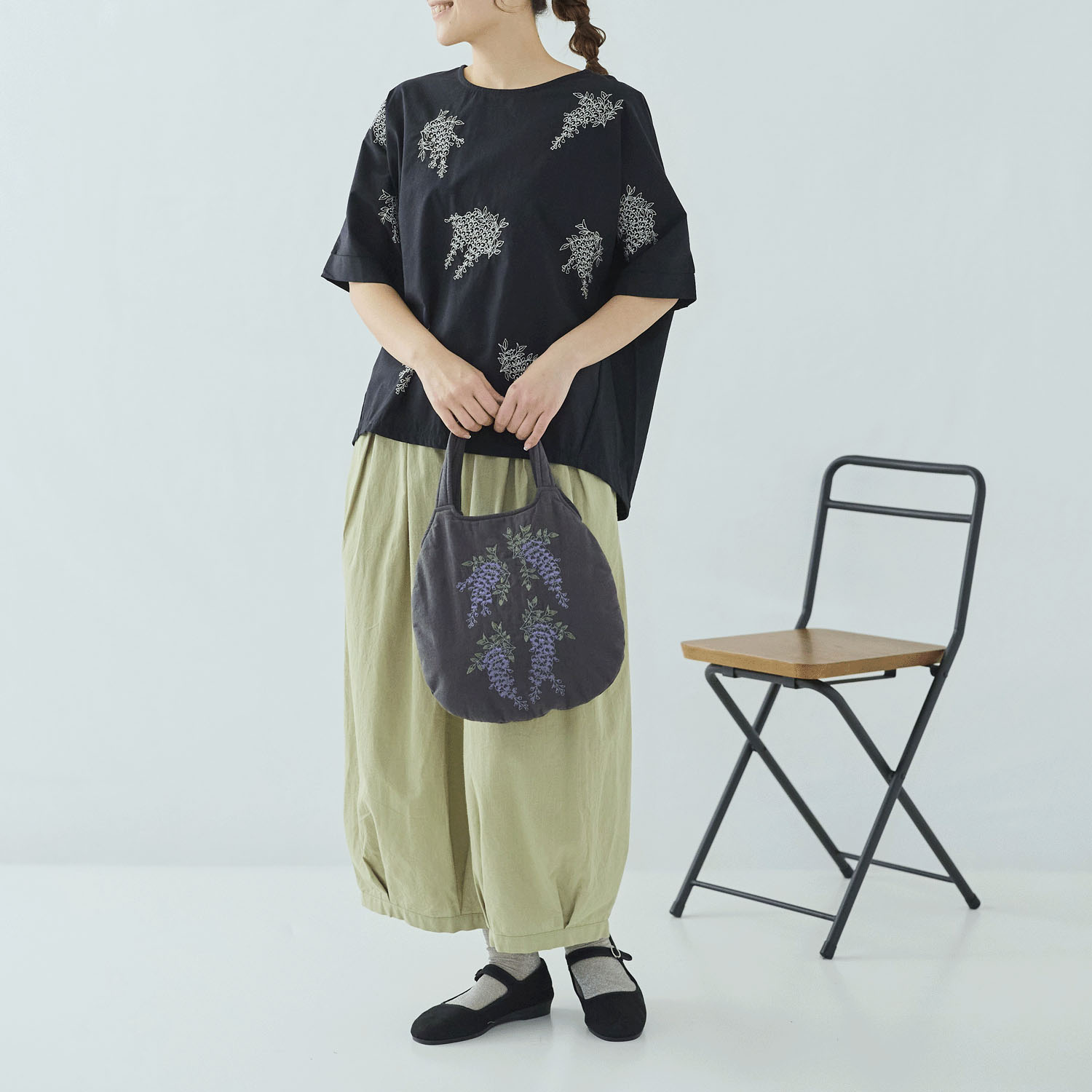 れんげ ノンノ 綿スラブシャンブレー花柄刺繍バッグ - 画像5