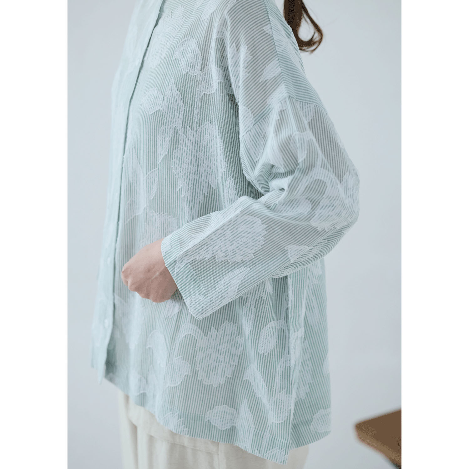 cloudnine 花柄ジャカードが映える コットンストライプブラウス - 画像11