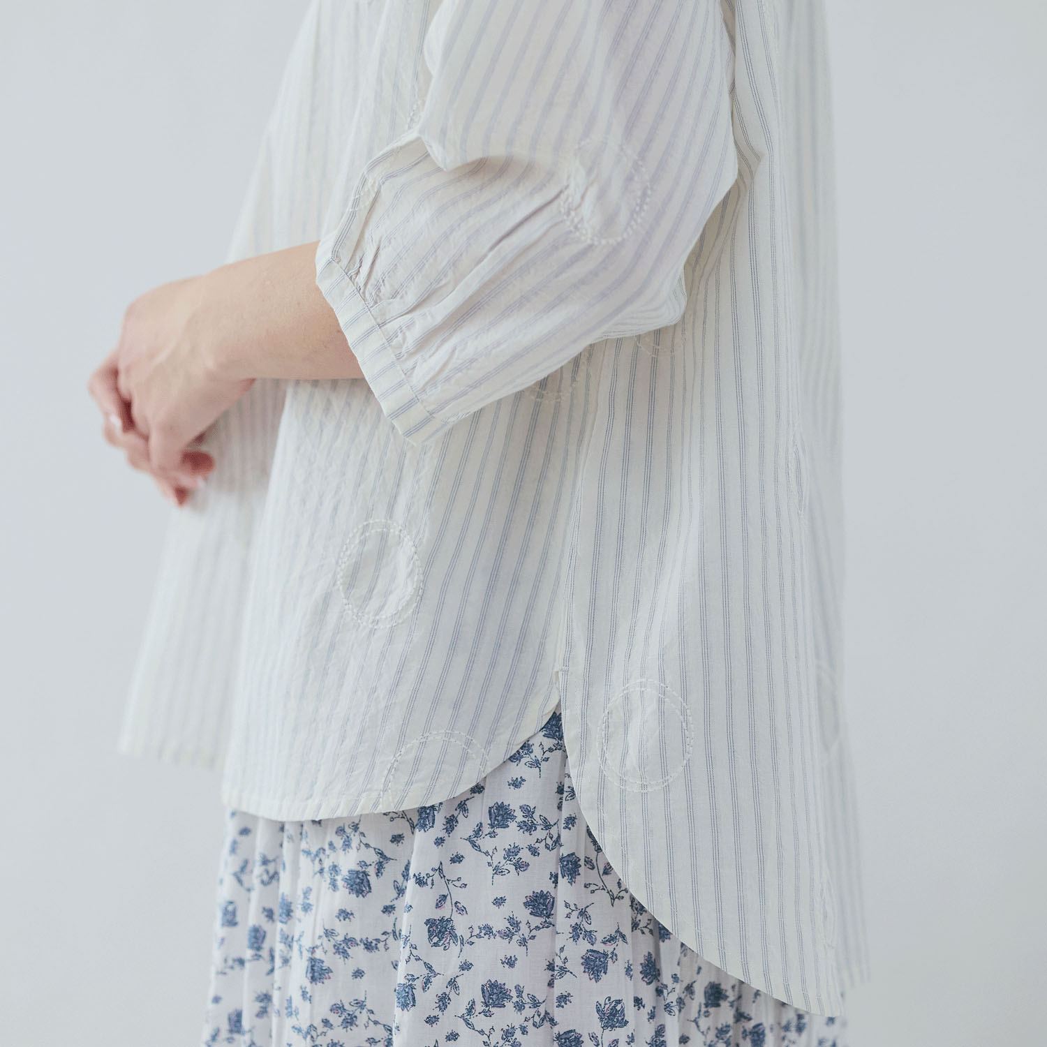 cloudnine サークル刺繍が映える コットンブラウス - 画像9