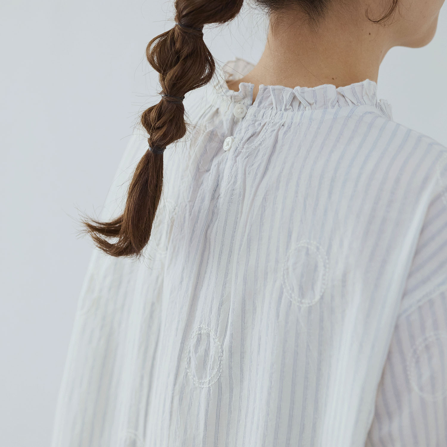 cloudnine サークル刺繍が映える コットンブラウス - 画像10