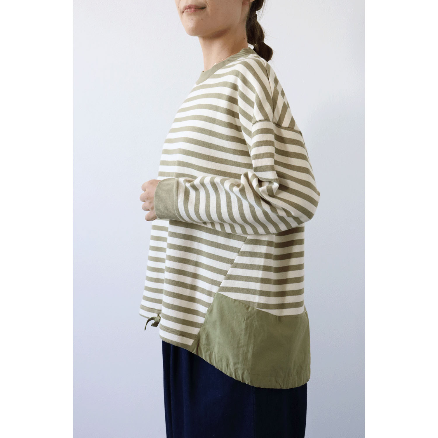 cloudnine ノンノ 裏毛先染めボーダー＋布帛無地＋リブモックネックカットソープルオーバー - 画像9