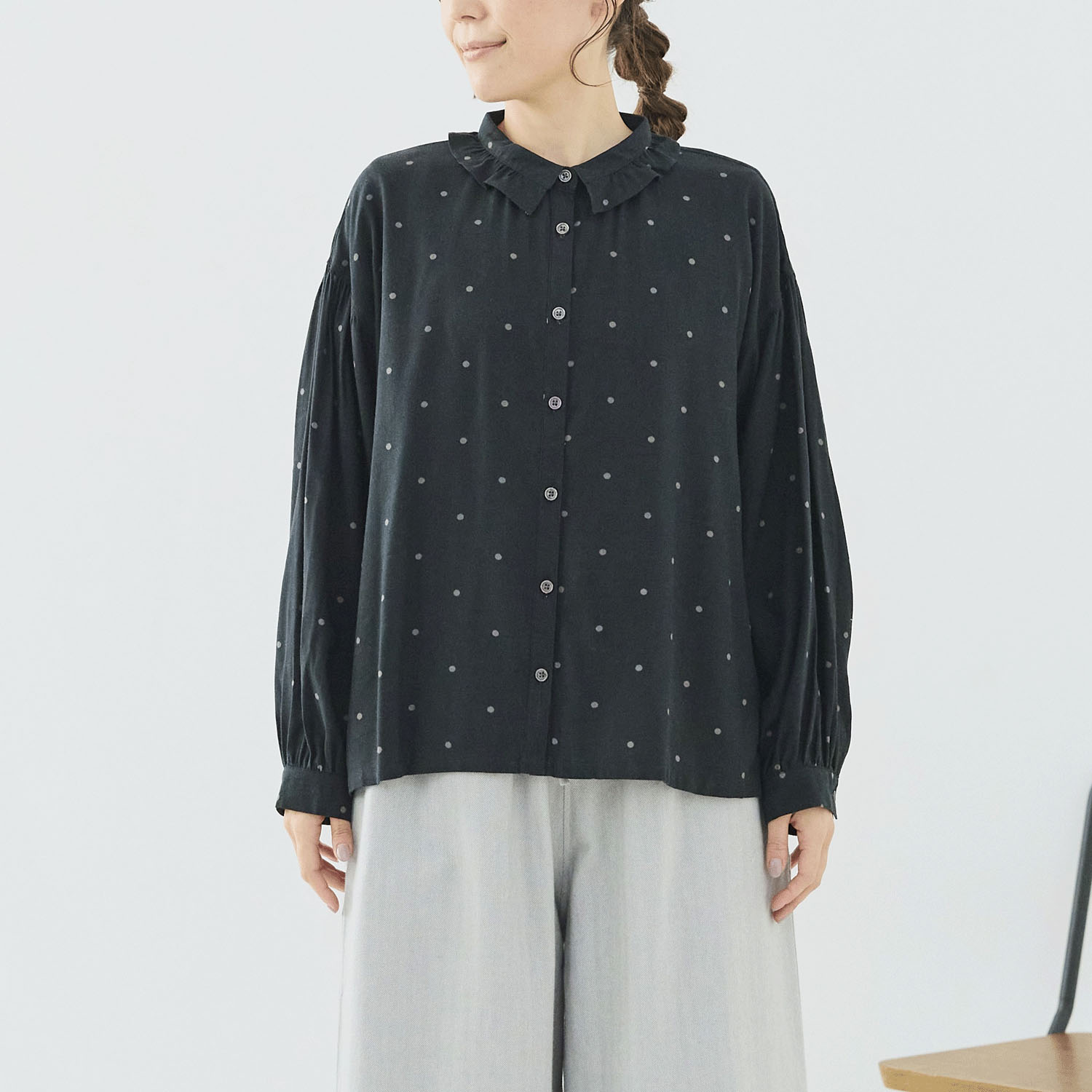 cloudnine ノンノ 表起毛 綿レーヨン ドット柄ptフリル襟付きネックギャザーブラウス - 画像2