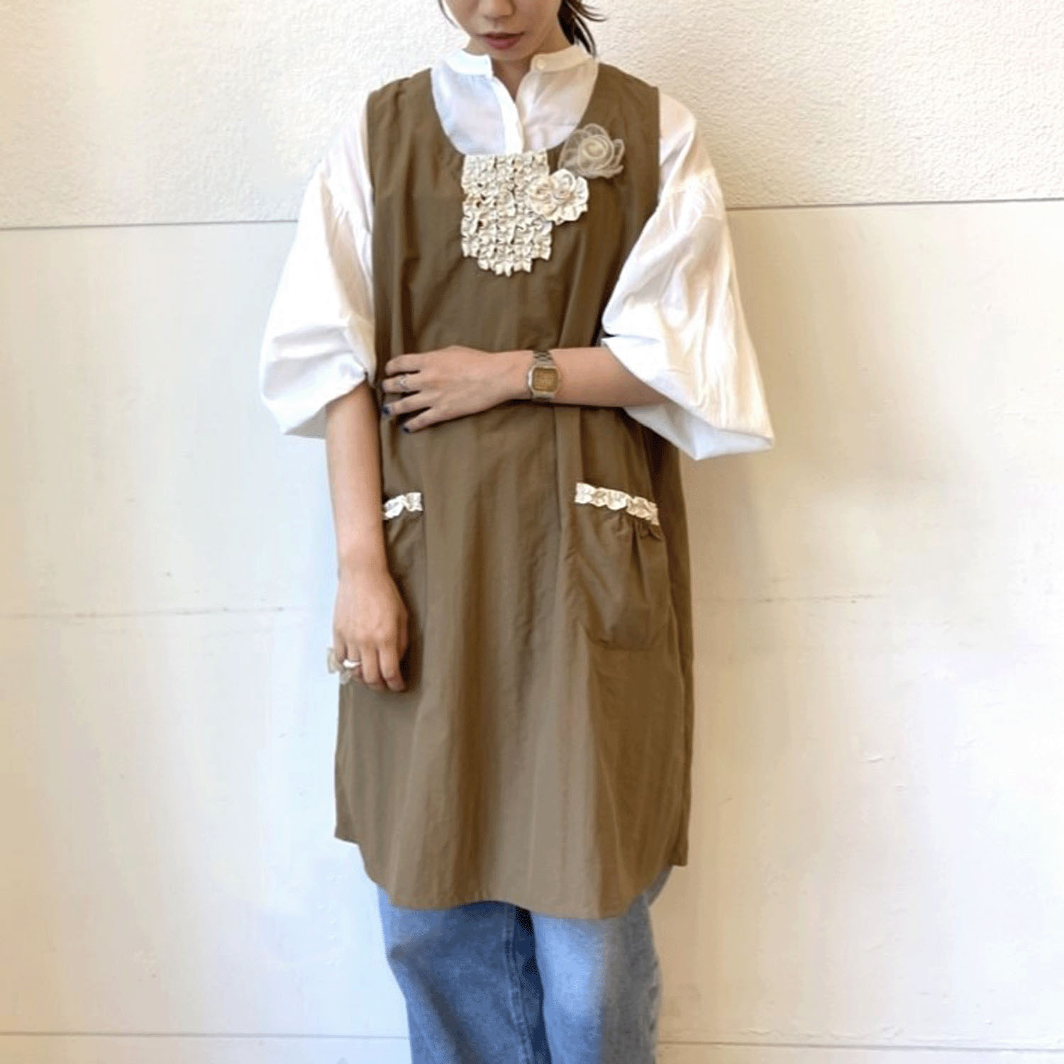 ナイロンフリル花モチーフ背あきエプロン - 画像3