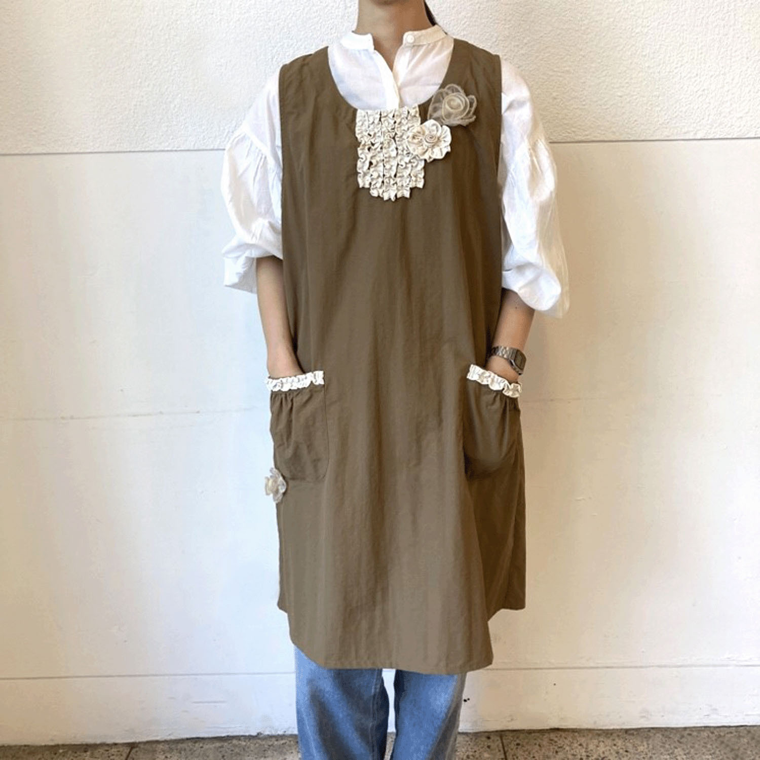 ナイロンフリル花モチーフ背あきエプロン - 画像4