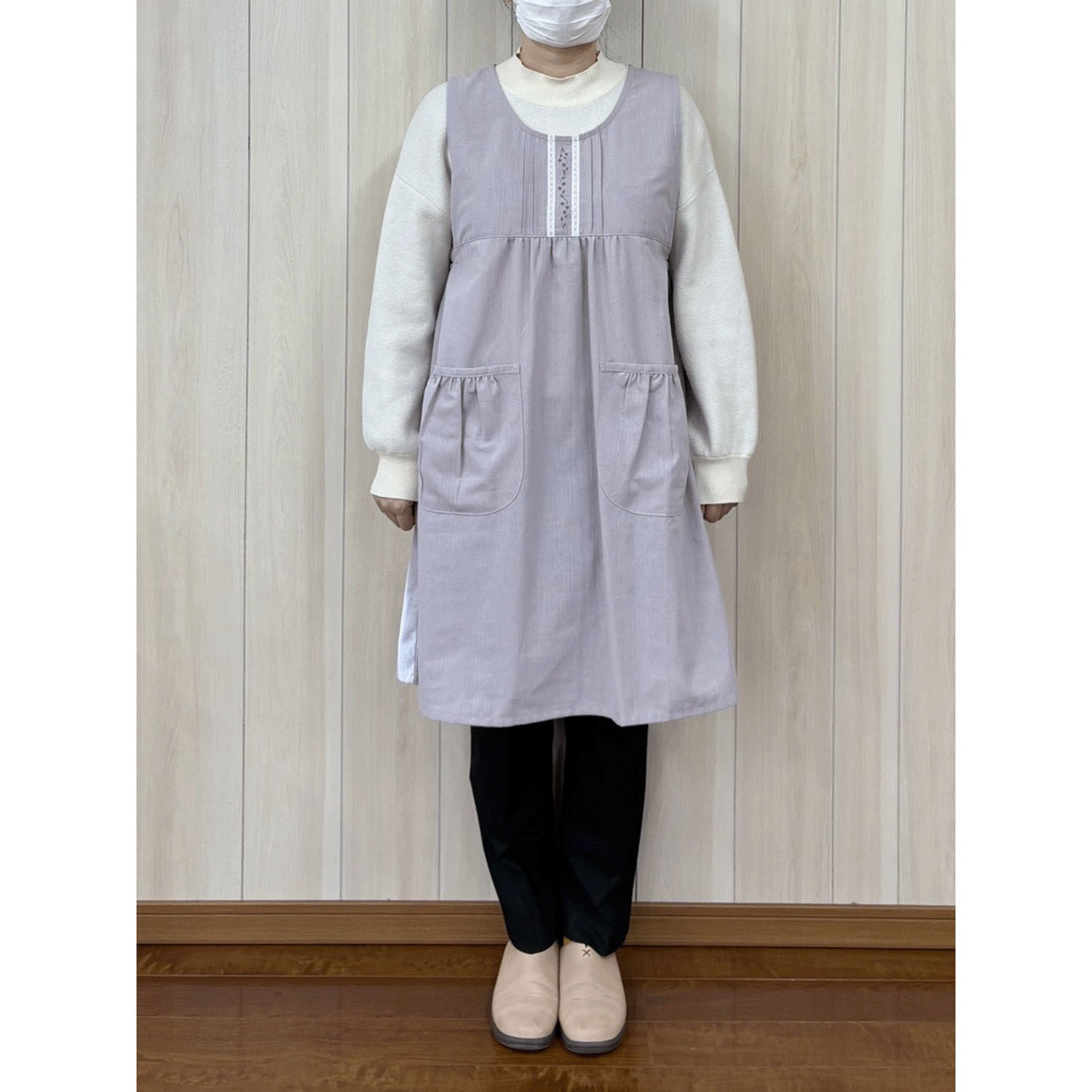 ECRU 先染め胸元レース刺繍エプロン