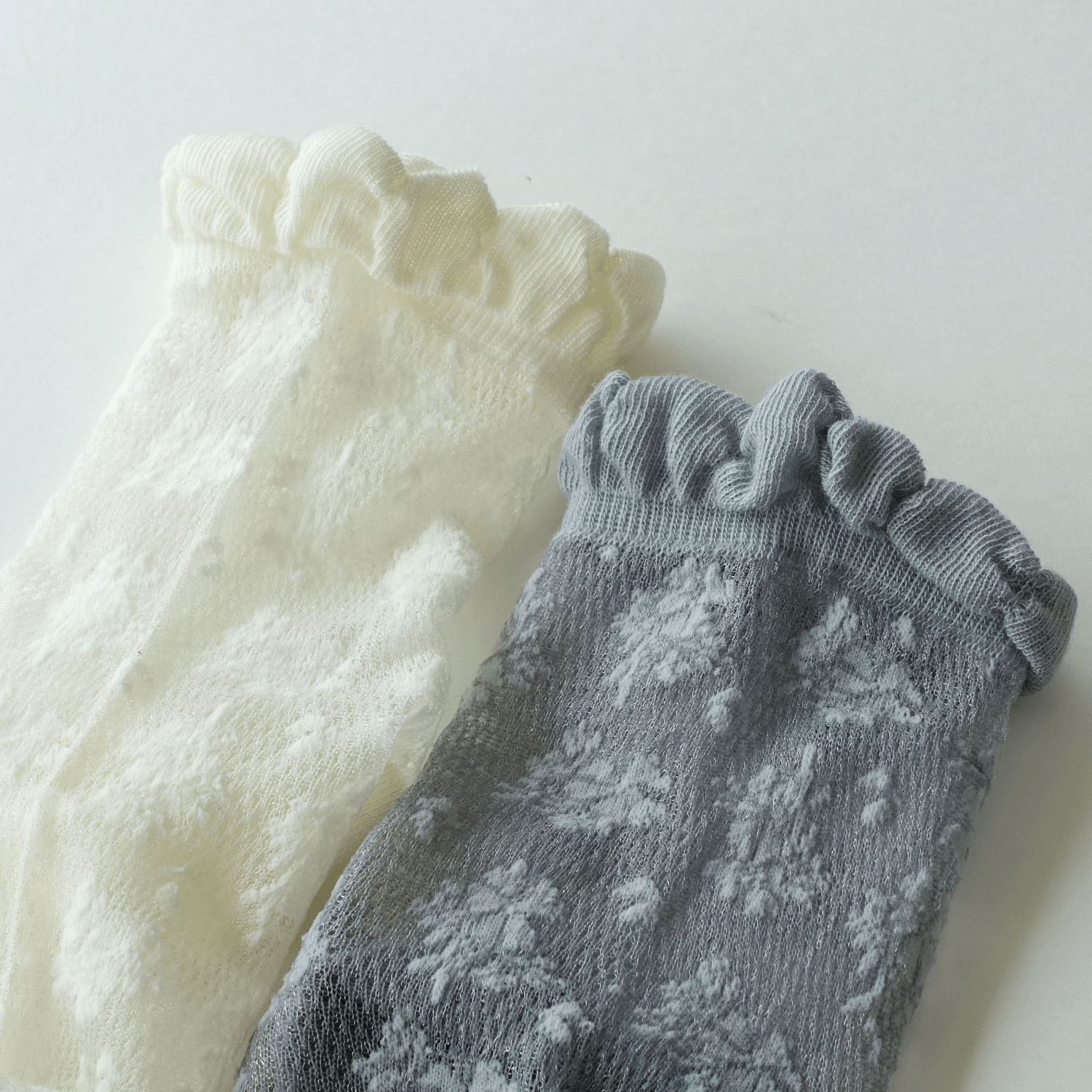 やわらかナイロン シースルーソックス  花草柄 - 画像2