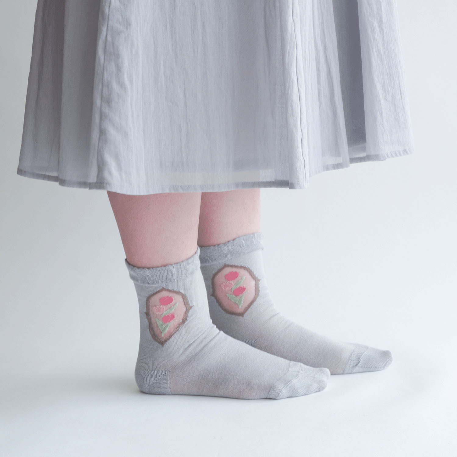 シースルーソックス 丈長  シルク混 くりぬき チューリップ柄 - 画像3