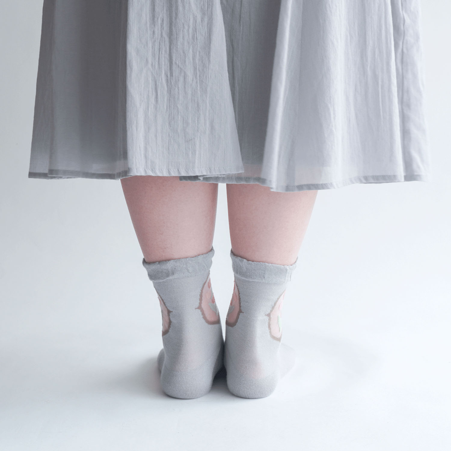 シースルーソックス 丈長  シルク混 くりぬき チューリップ柄 - 画像4