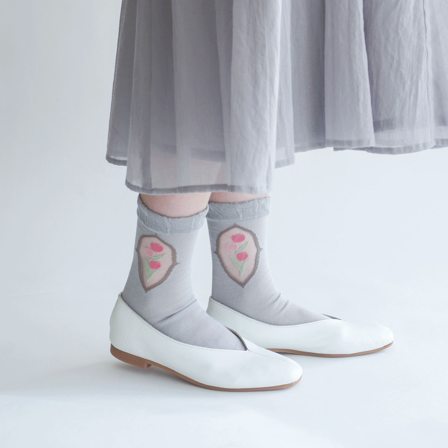 シースルーソックス 丈長  シルク混 くりぬき チューリップ柄 - 画像5