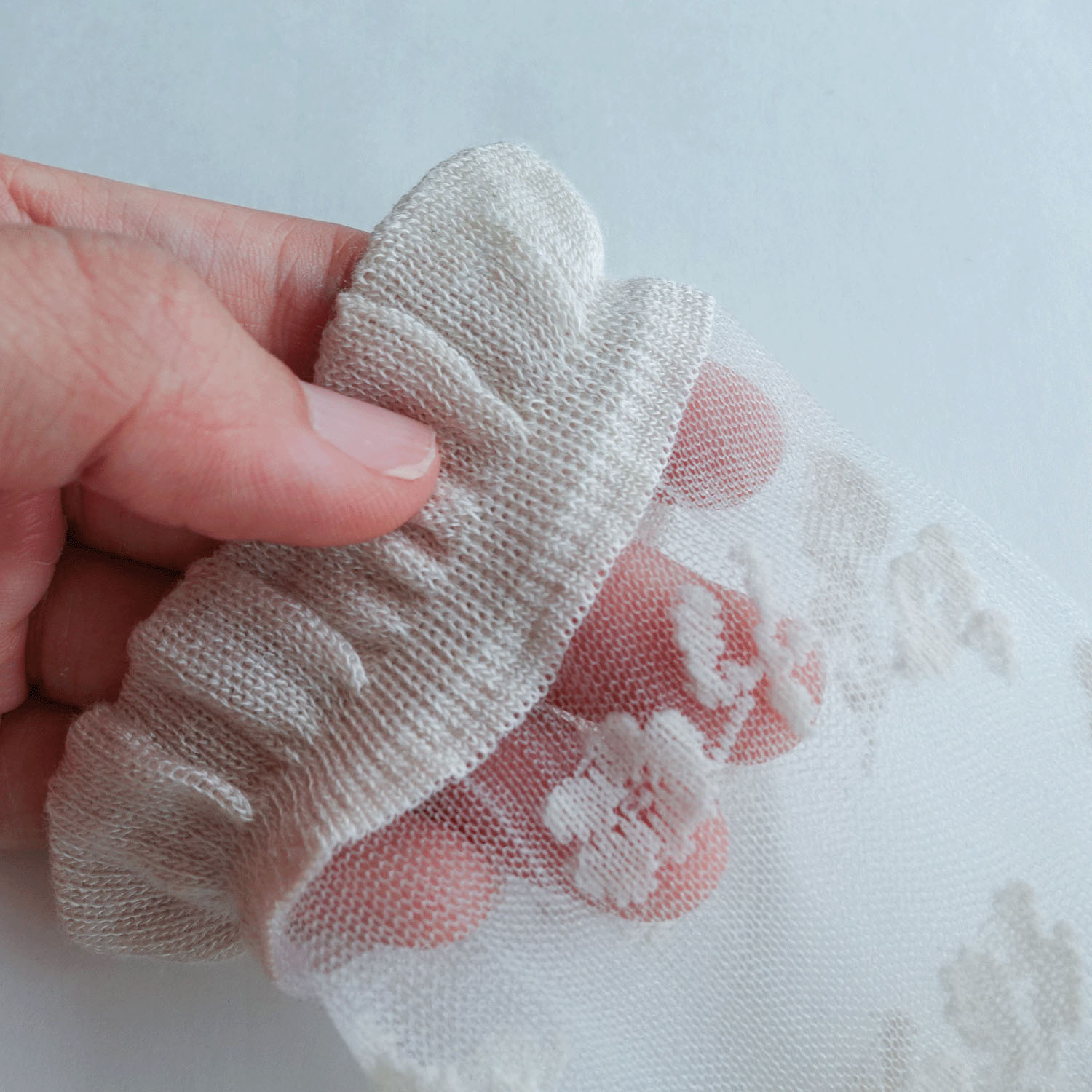 シースルーソックス クルー丈 モノトーン花柄 - 画像2