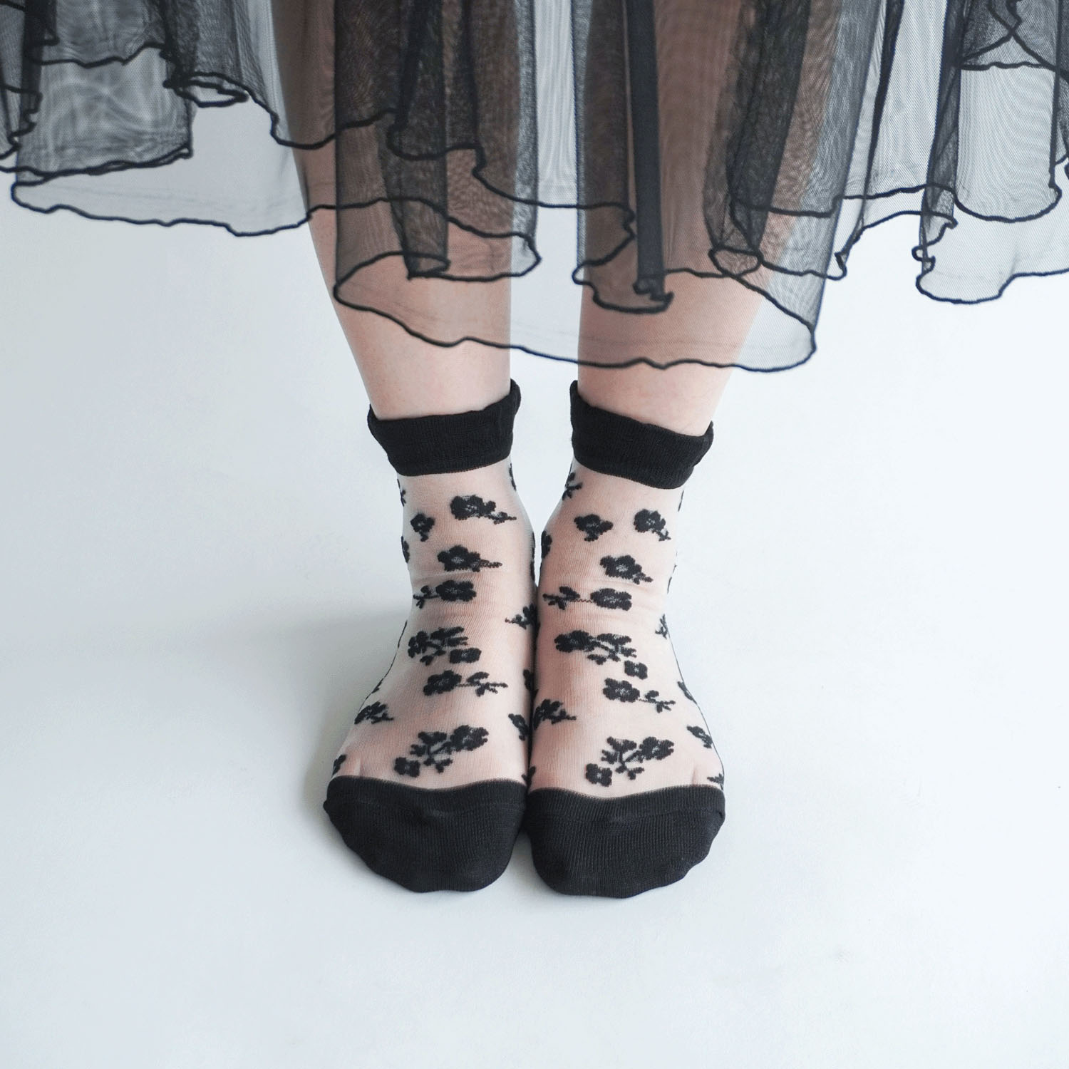 シースルーソックス クルー丈 モノトーン花柄 - 画像5