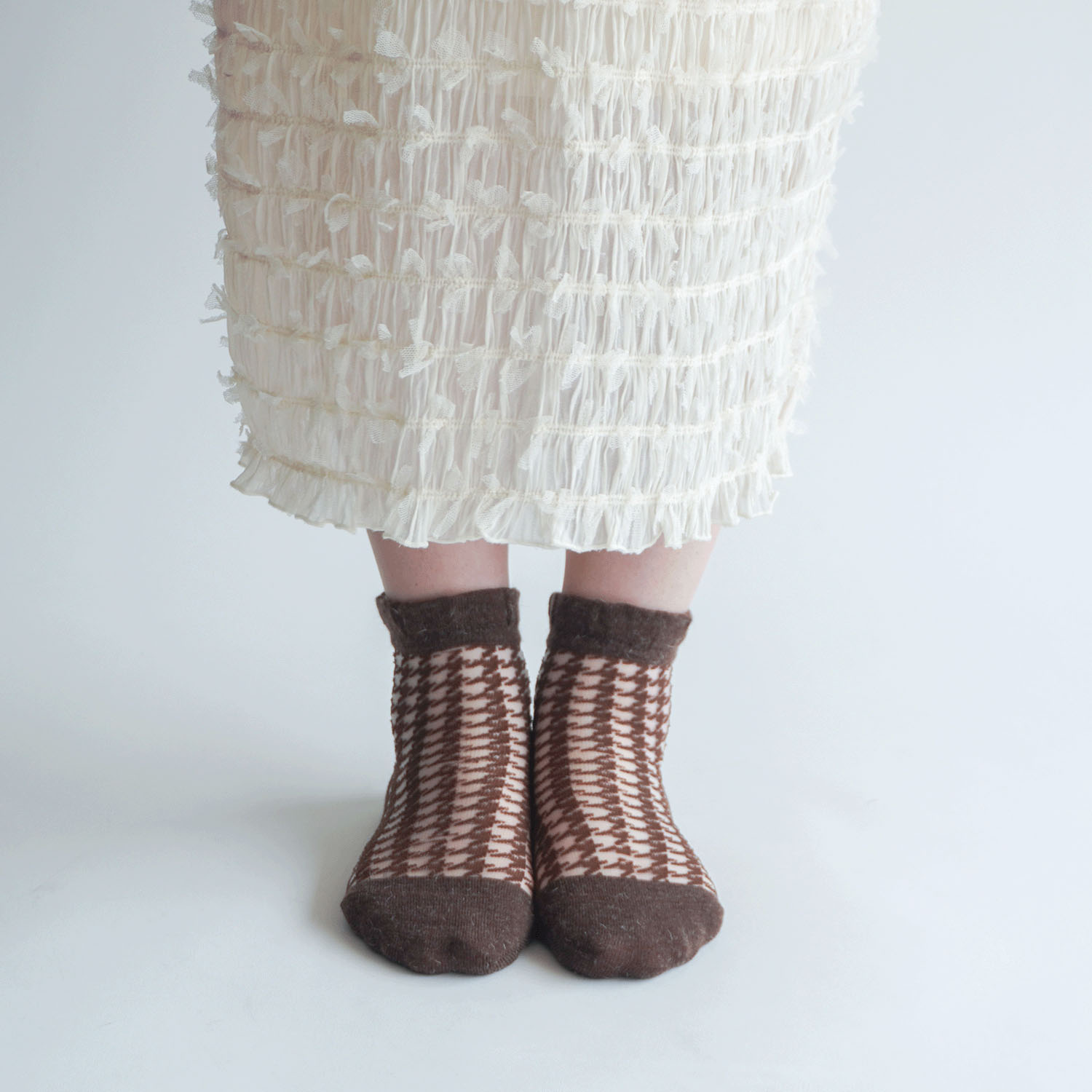 25AW新柄  シースルーソックス クルー丈 アンゴラ混 千鳥柄【在庫限り】 - 画像2