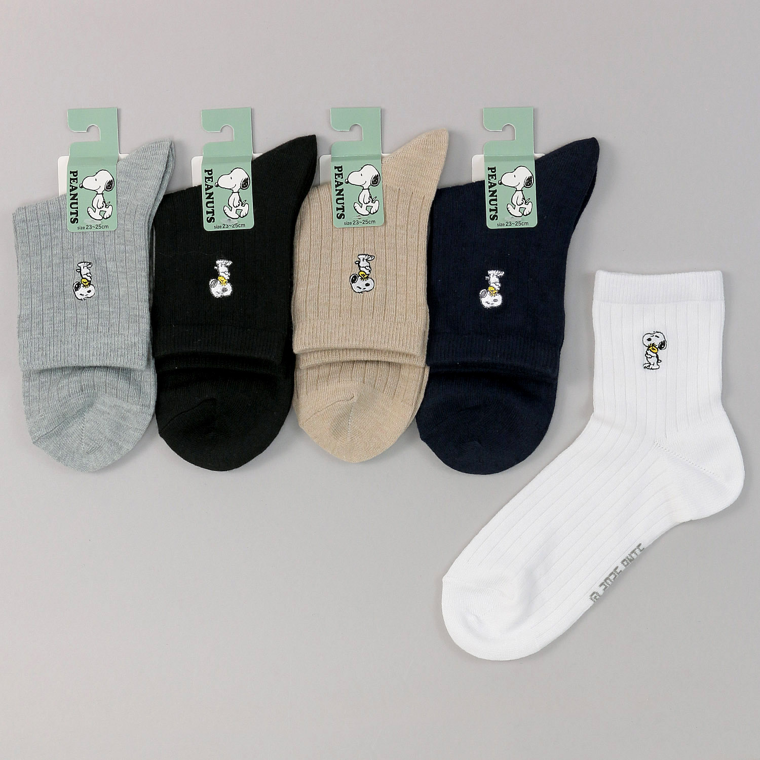 クルー丈  スヌーピー  刺しゅう  靴下【在庫限り】