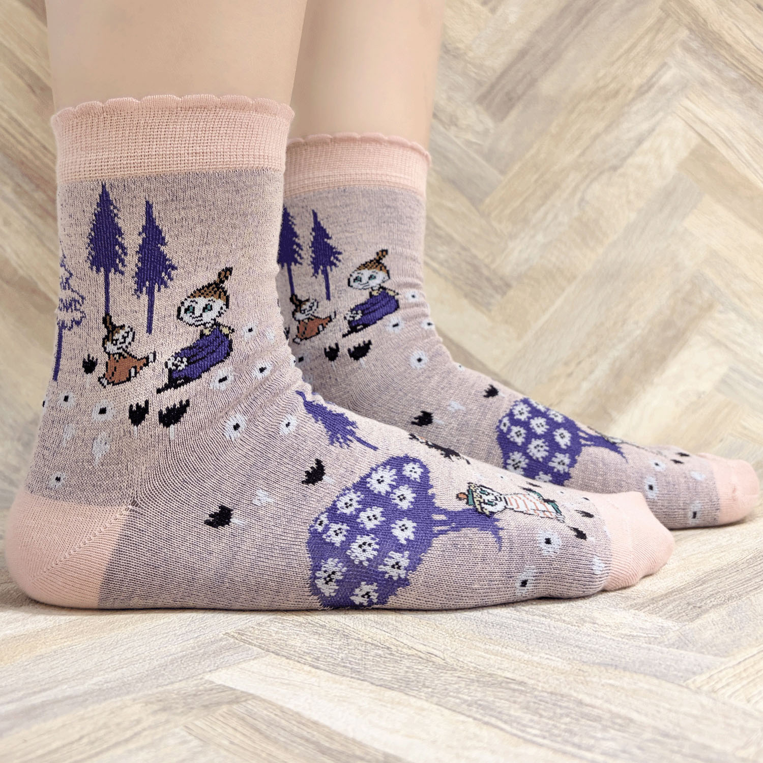 日本製 MOOMINロークルーソックス シルク入り ピクニック柄【在庫限り】 - 画像3