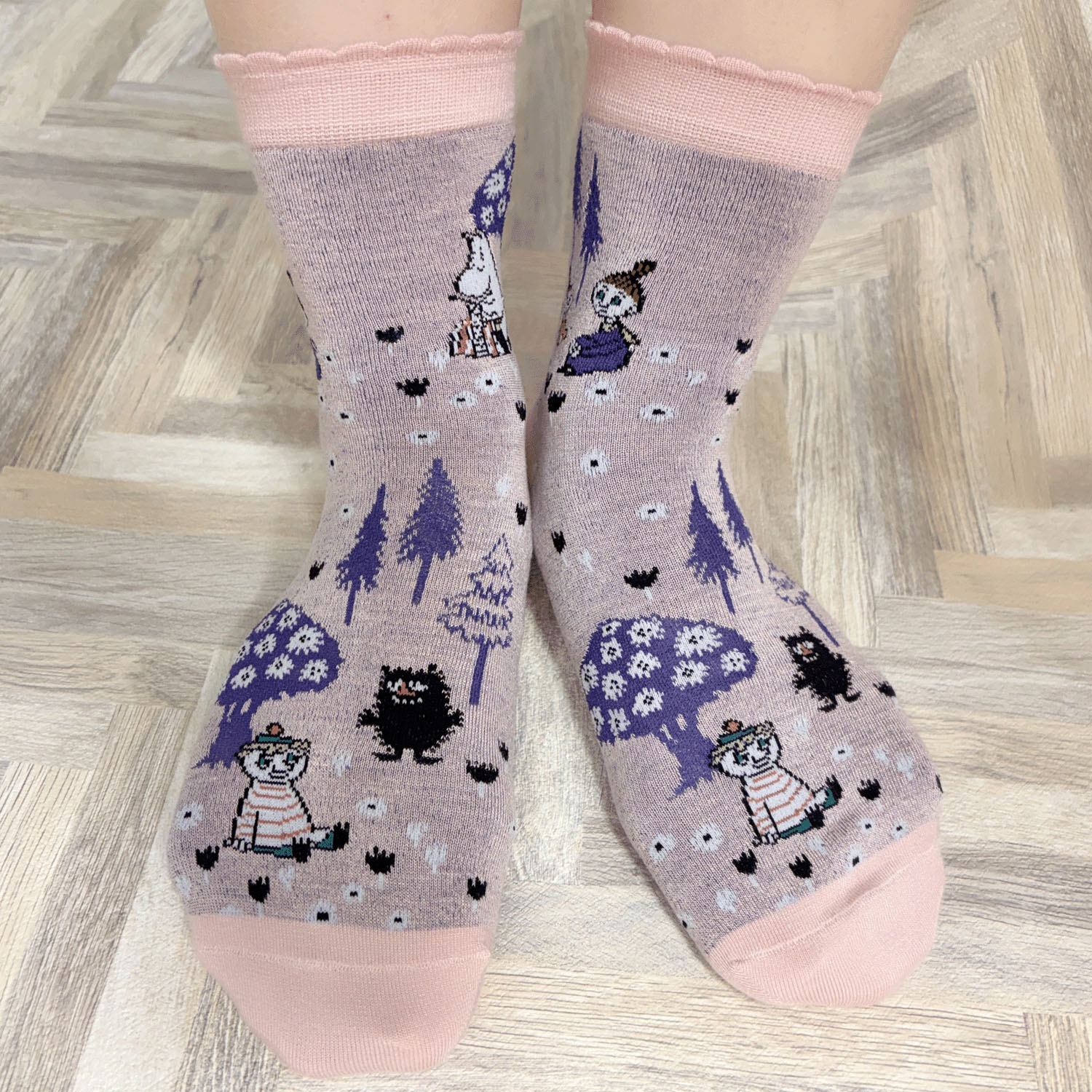 日本製 MOOMINロークルーソックス シルク入り ピクニック柄【在庫限り】 - 画像4