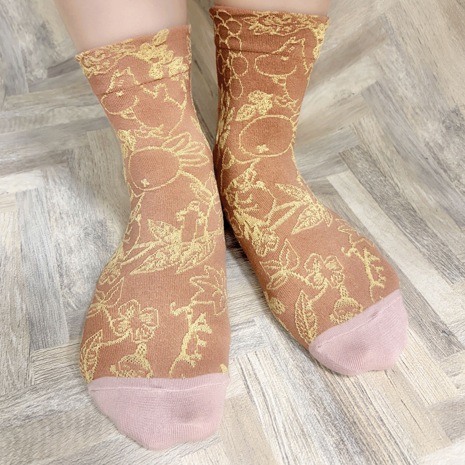 日本製 MOOMINロークルーソックス シルク入り 逆スパフルーツガーデン柄【在庫限り】 - 画像4