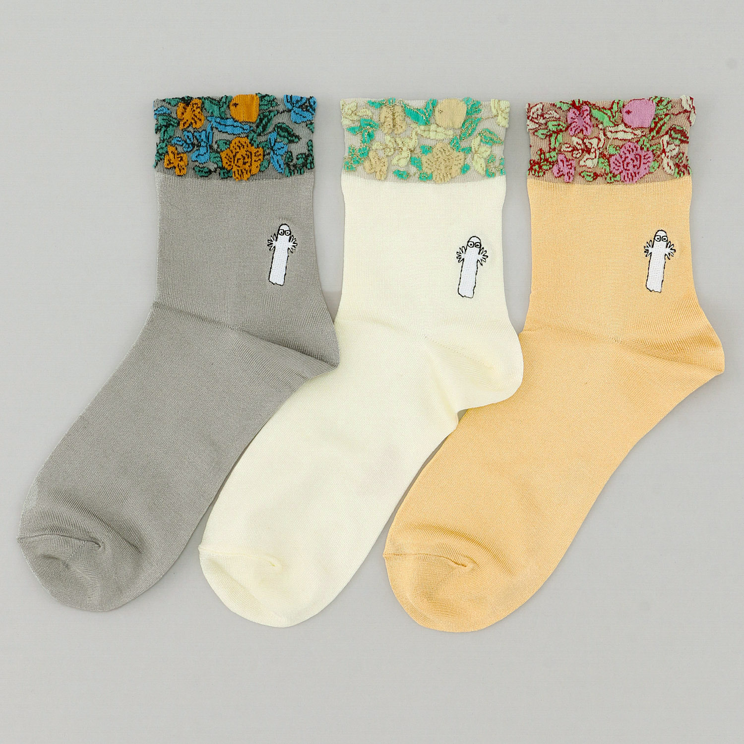 MOOMIN ロークルーソックス ゴム口逆スパ 花柄＋ニョロニョロ刺繍