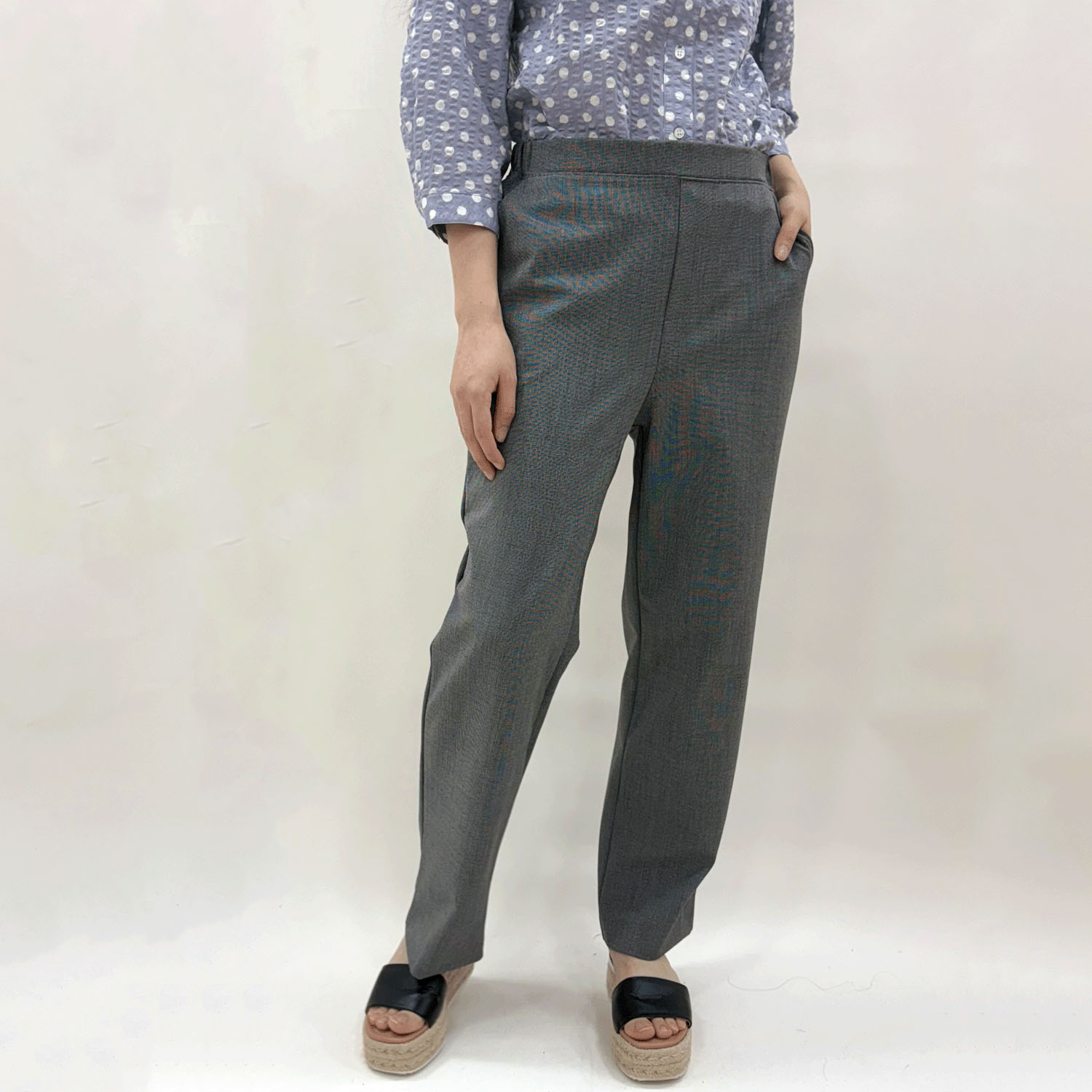 TRストレッチピンヘッド ゆったりストレート美脚パンツ - 画像3