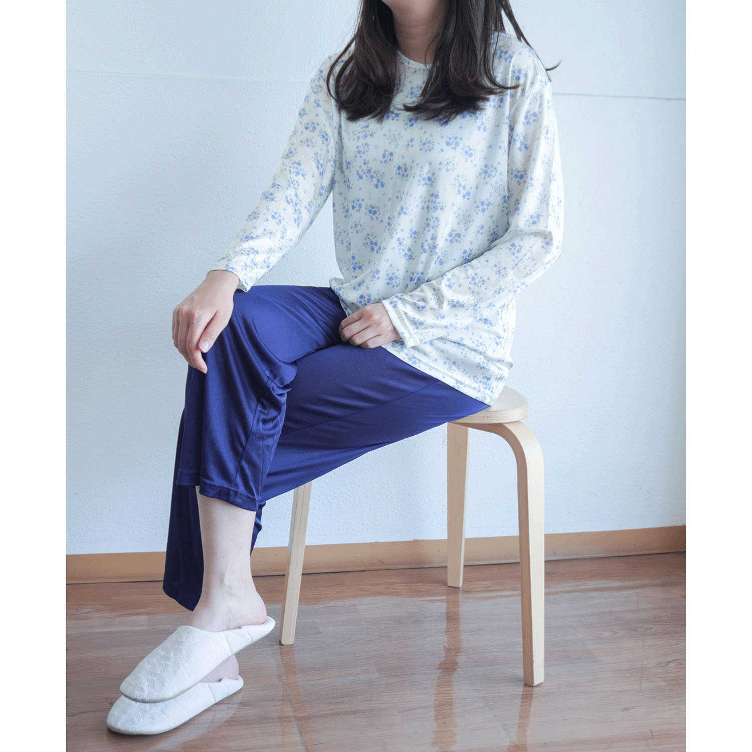 ジョワイユニュイ ポーチ付携帯パジャマ プチフラワー柄パンツ無地