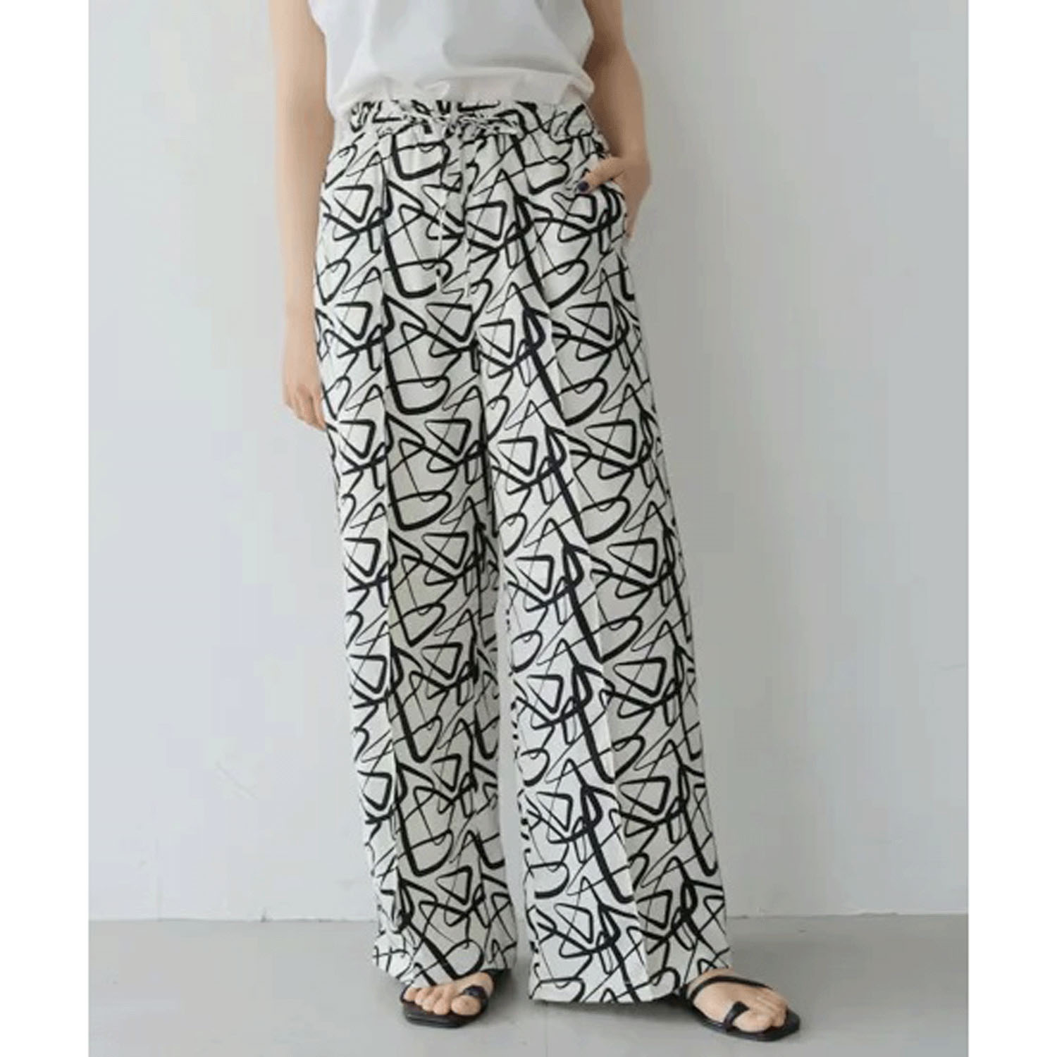 vingtrois 幾何学柄サイドラインパンツ - 画像3