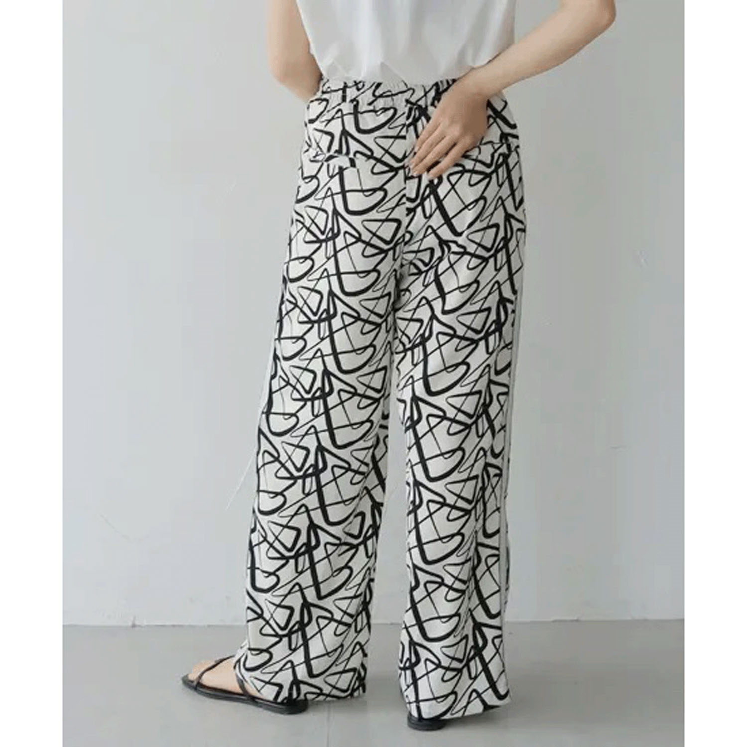 vingtrois 幾何学柄サイドラインパンツ - 画像4