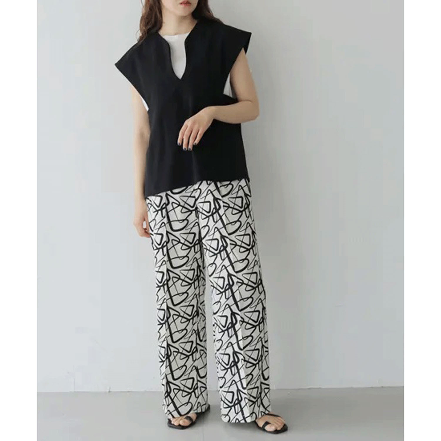 vingtrois 幾何学柄サイドラインパンツ - 画像6