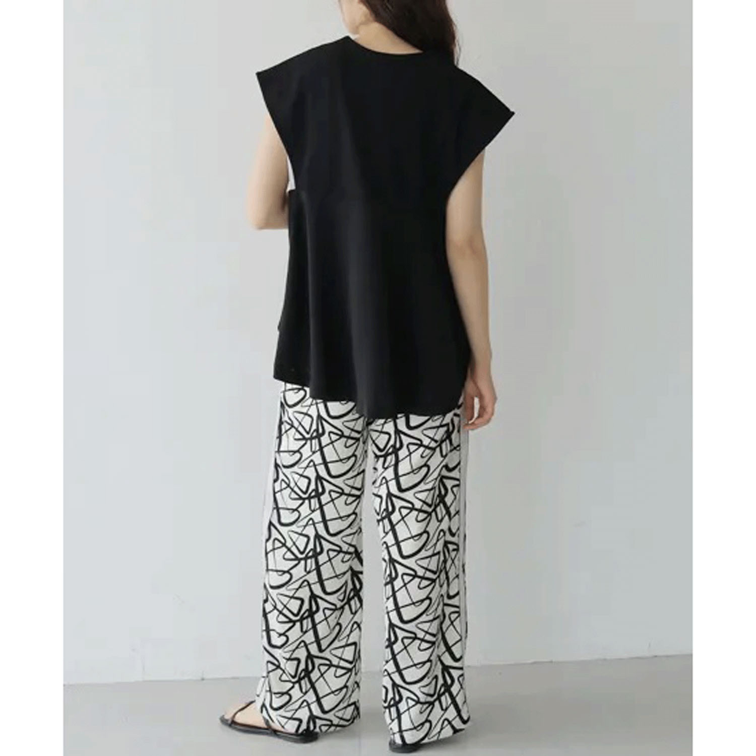 vingtrois 幾何学柄サイドラインパンツ - 画像8