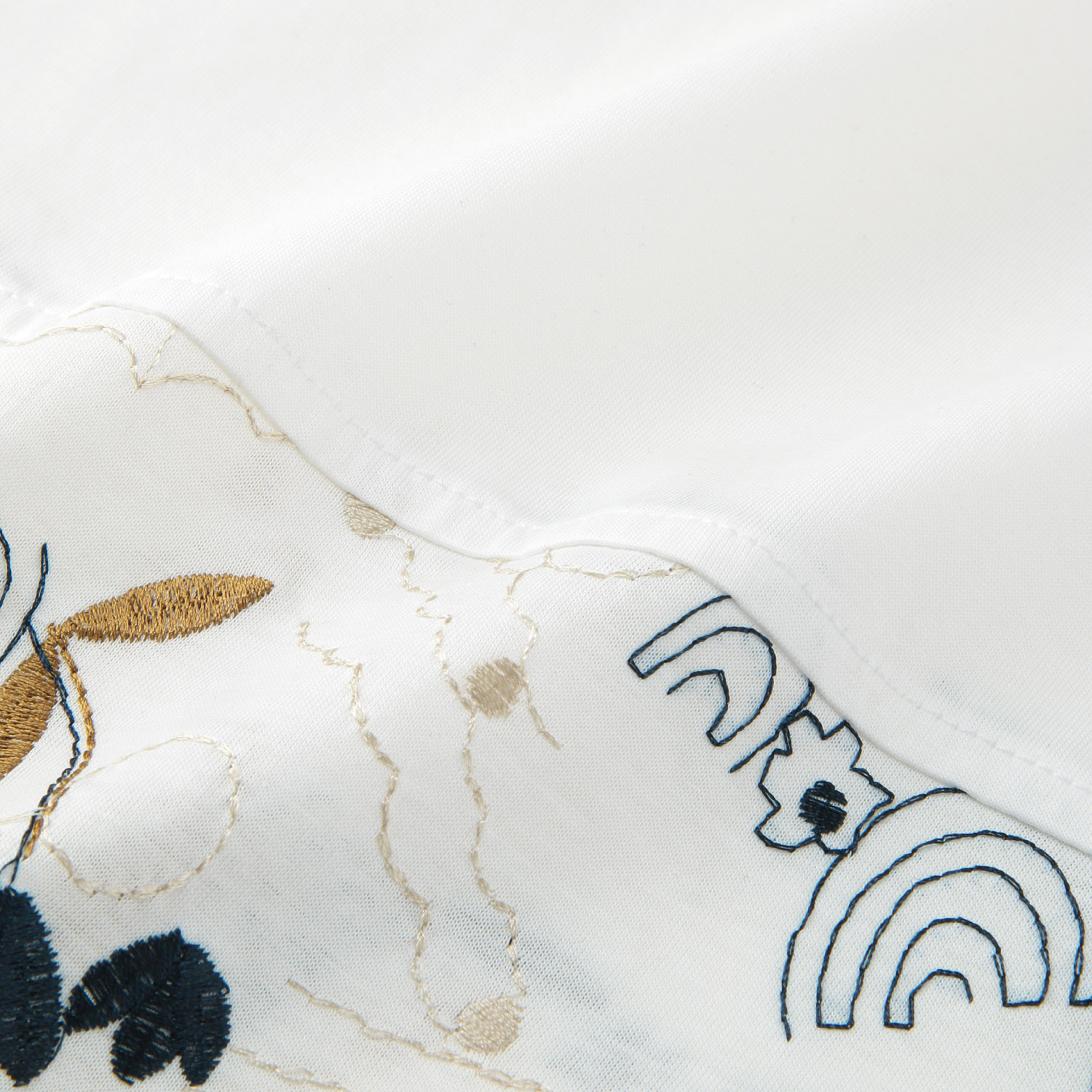 シルケット天竺パネル刺繍プルオーバー - 画像3