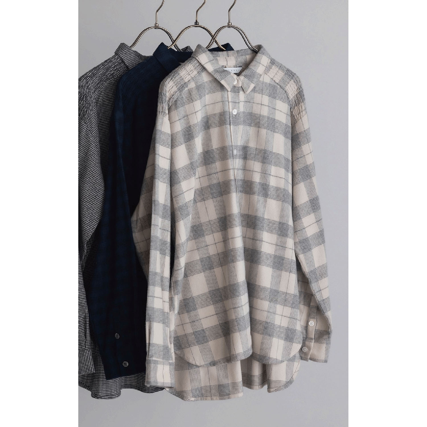 LILASIC シャーリングブラウス - 画像2